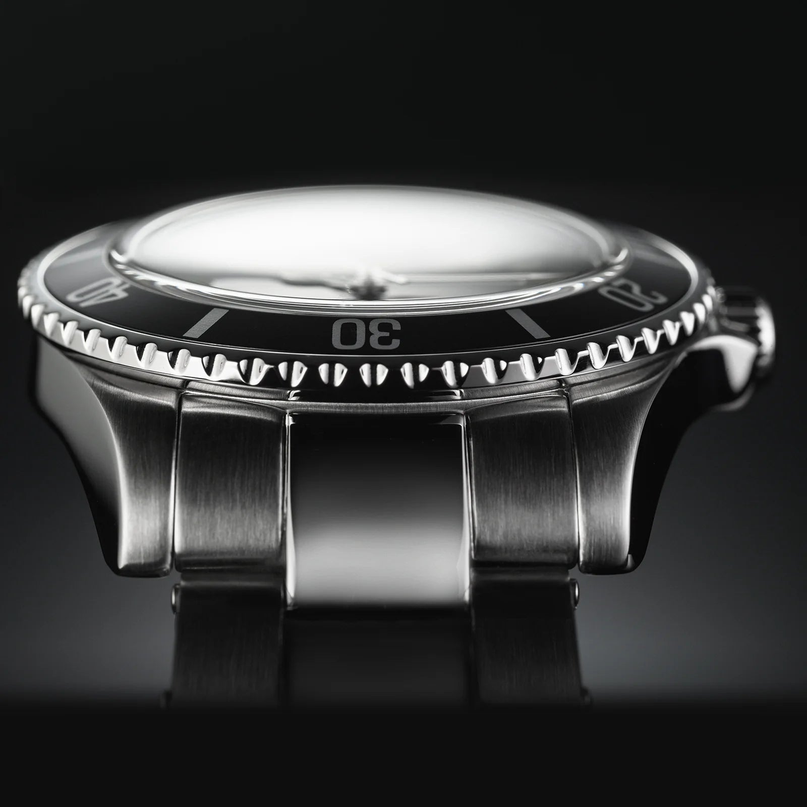 Ternos Sixties Automatic Swiss-Made Red Black Diver Watch 16152565 Diver Davosa USA Official Distributor. Prices are Final. Tax & duties included.
