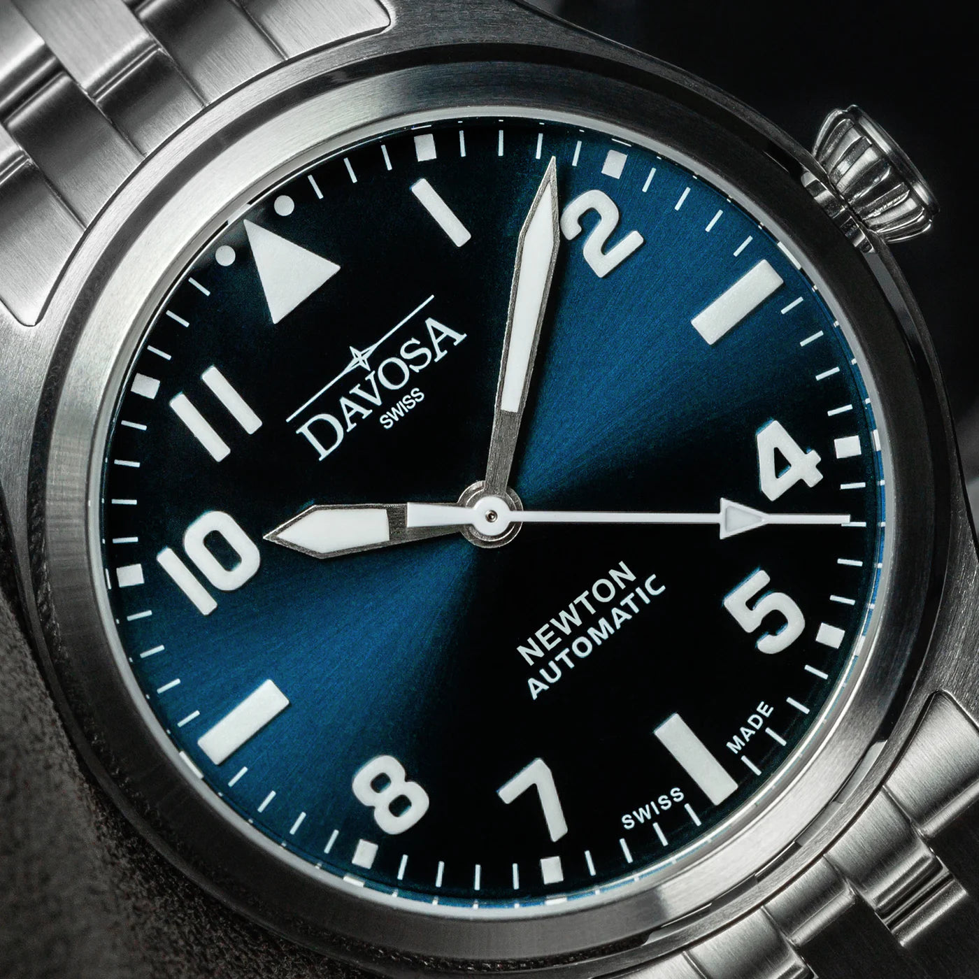 Newton Automatic 40mm Blue Pilot Watch 16153040 Pilot Davosa USA Official Distributor. Prices are Final. Tax & duties included.