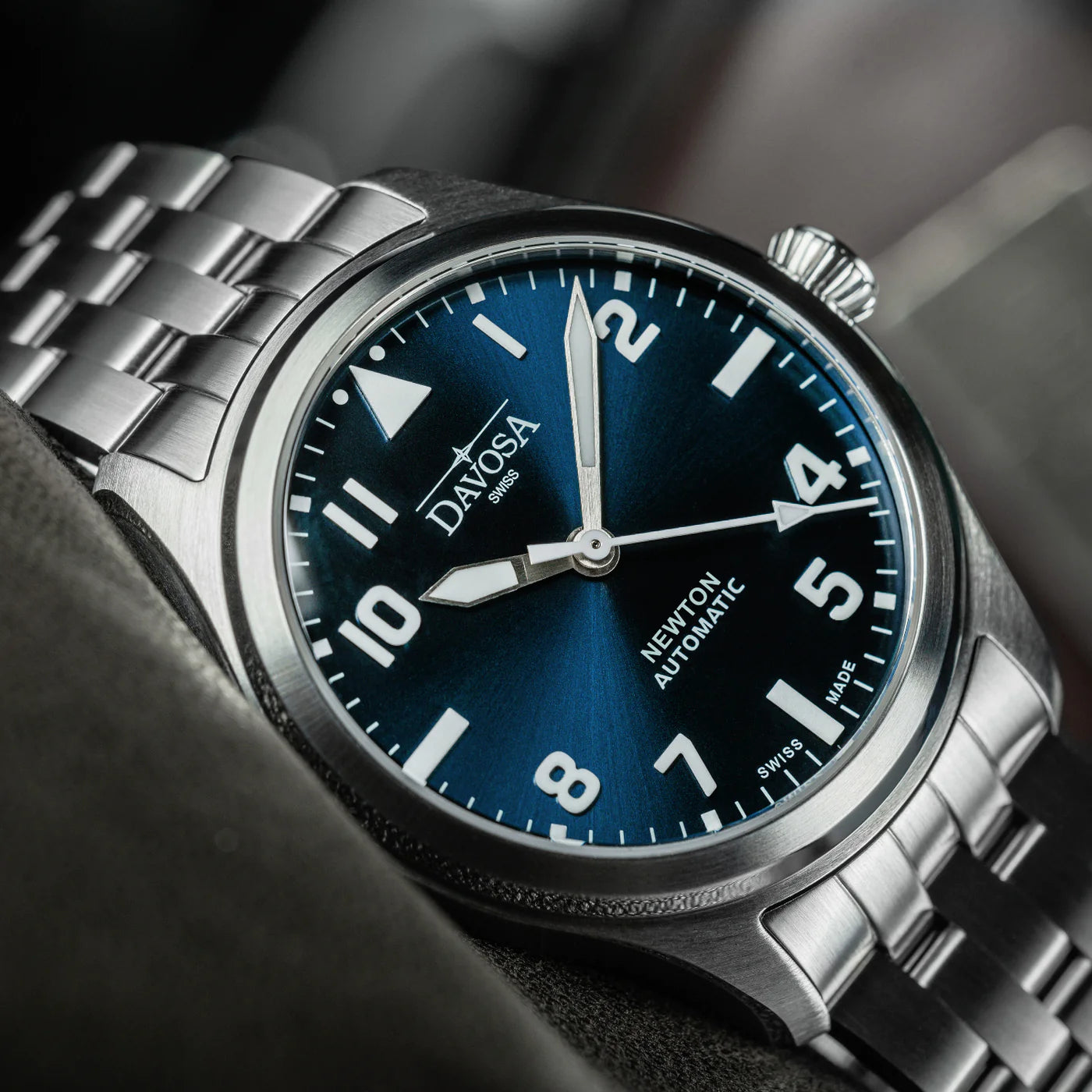 Newton Automatic 40mm Blue Pilot Watch 16153040 Pilot Davosa USA Official Distributor. Prices are Final. Tax & duties included.