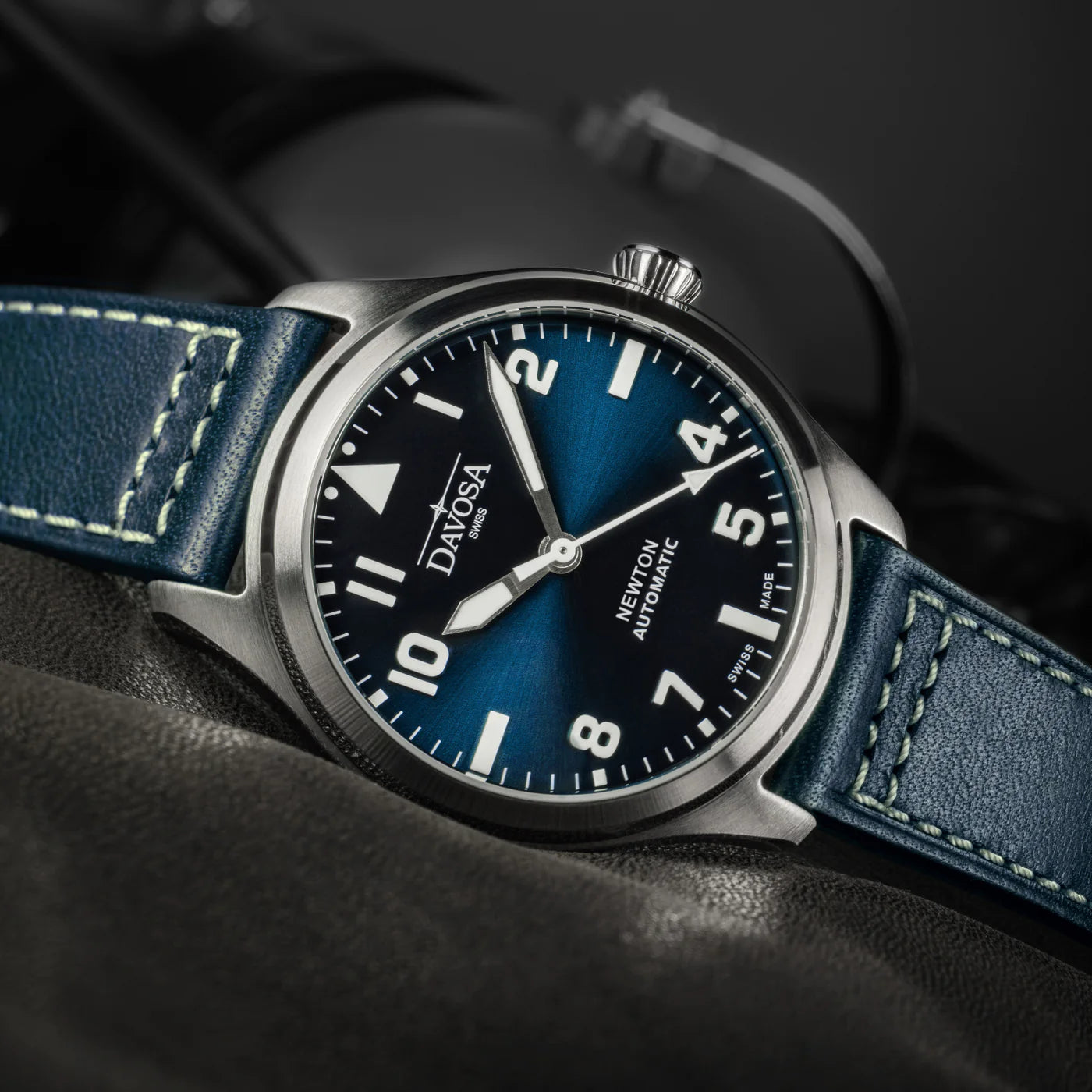 Newton Automatic 40mm Blue Blue Pilot Watch 16153045 Pilot Davosa USA Official Distributor. Prices are Final. Tax & duties included.