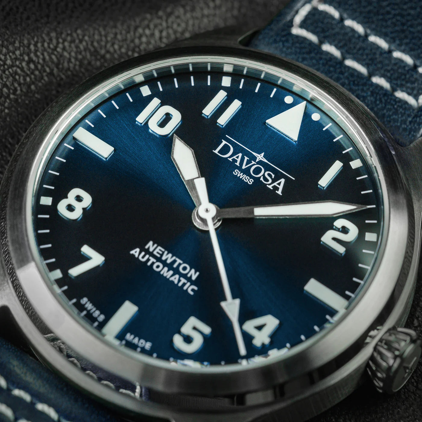 Newton Automatic 40mm Blue Blue Pilot Watch 16153045 Pilot Davosa USA Official Distributor. Prices are Final. Tax & duties included.