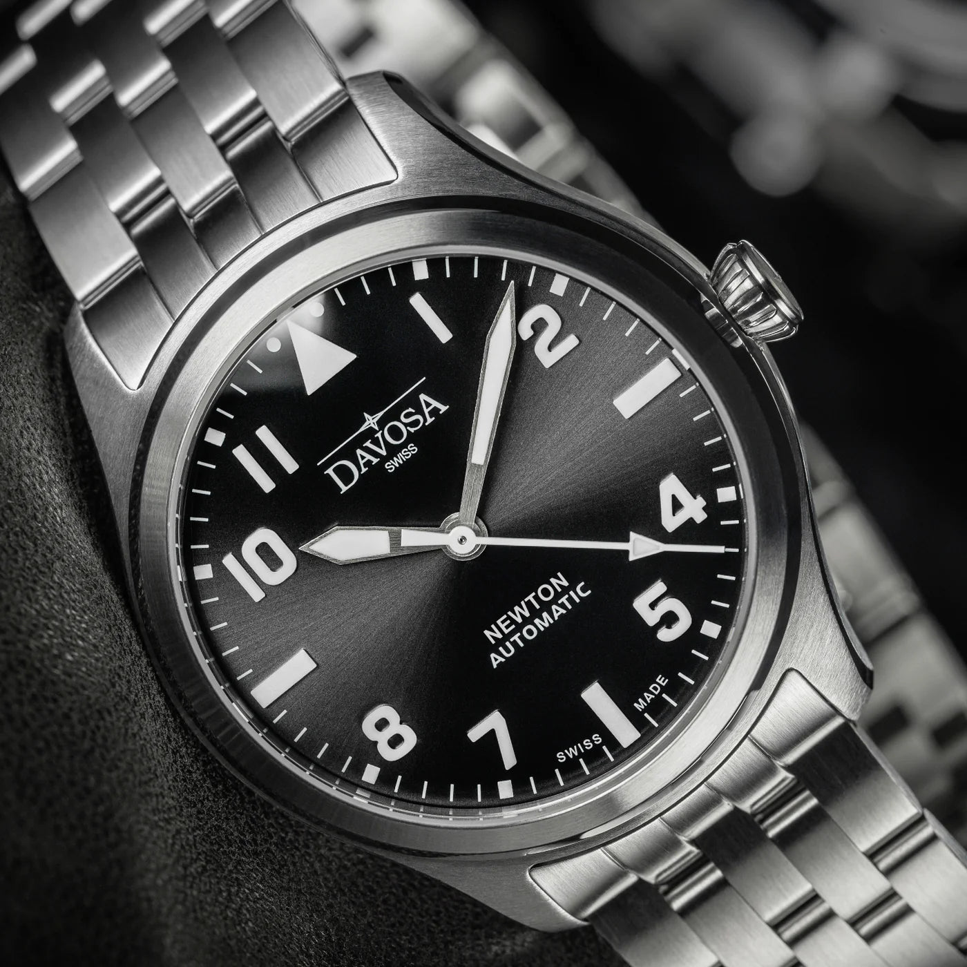 Newton Automatic 40mm Black Pilot Watch 16153050 Pilot Davosa USA Official Distributor. Prices are Final. Tax & duties included.