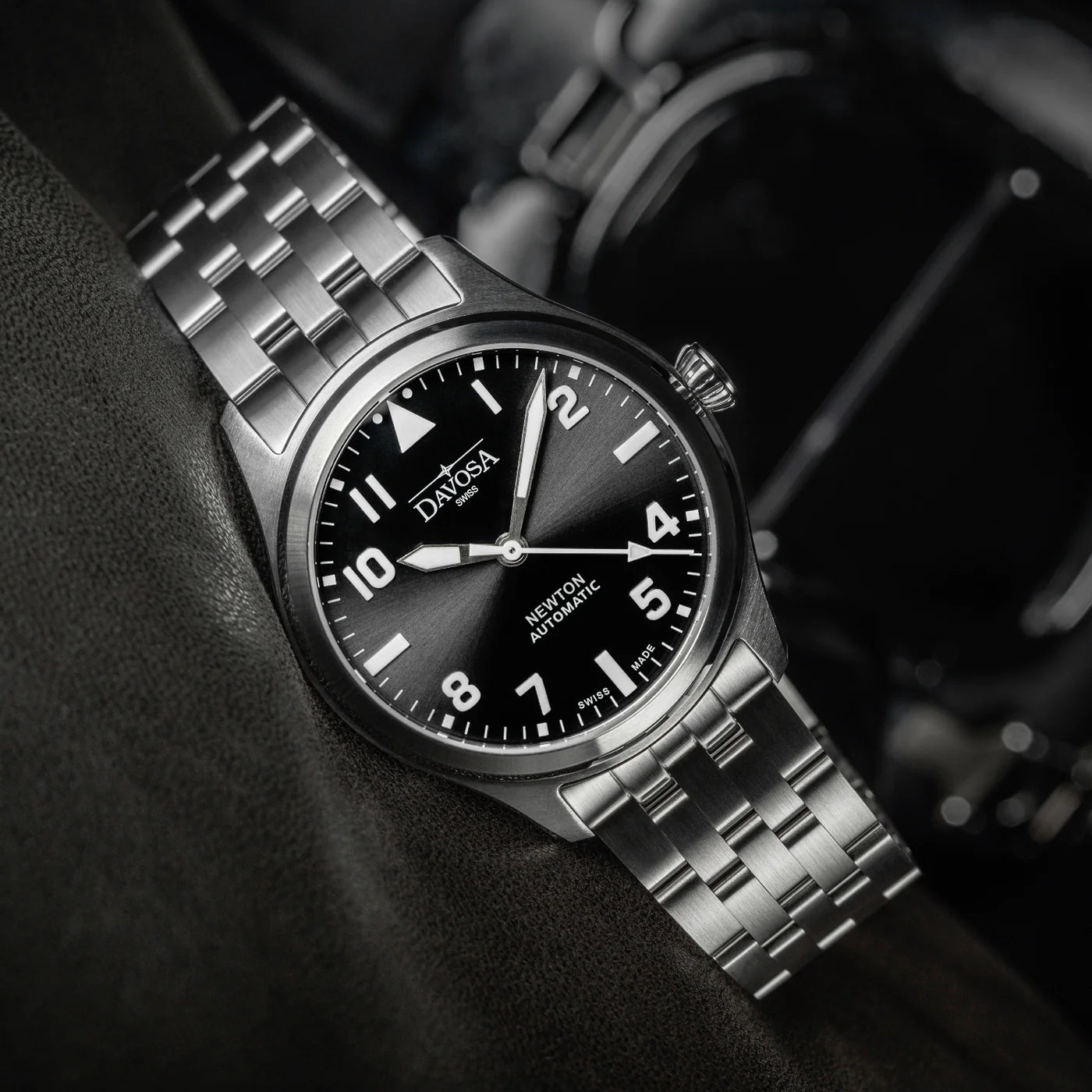Newton Automatic 40mm Black Pilot Watch 16153050 Pilot Davosa USA Official Distributor. Prices are Final. Tax & duties included.