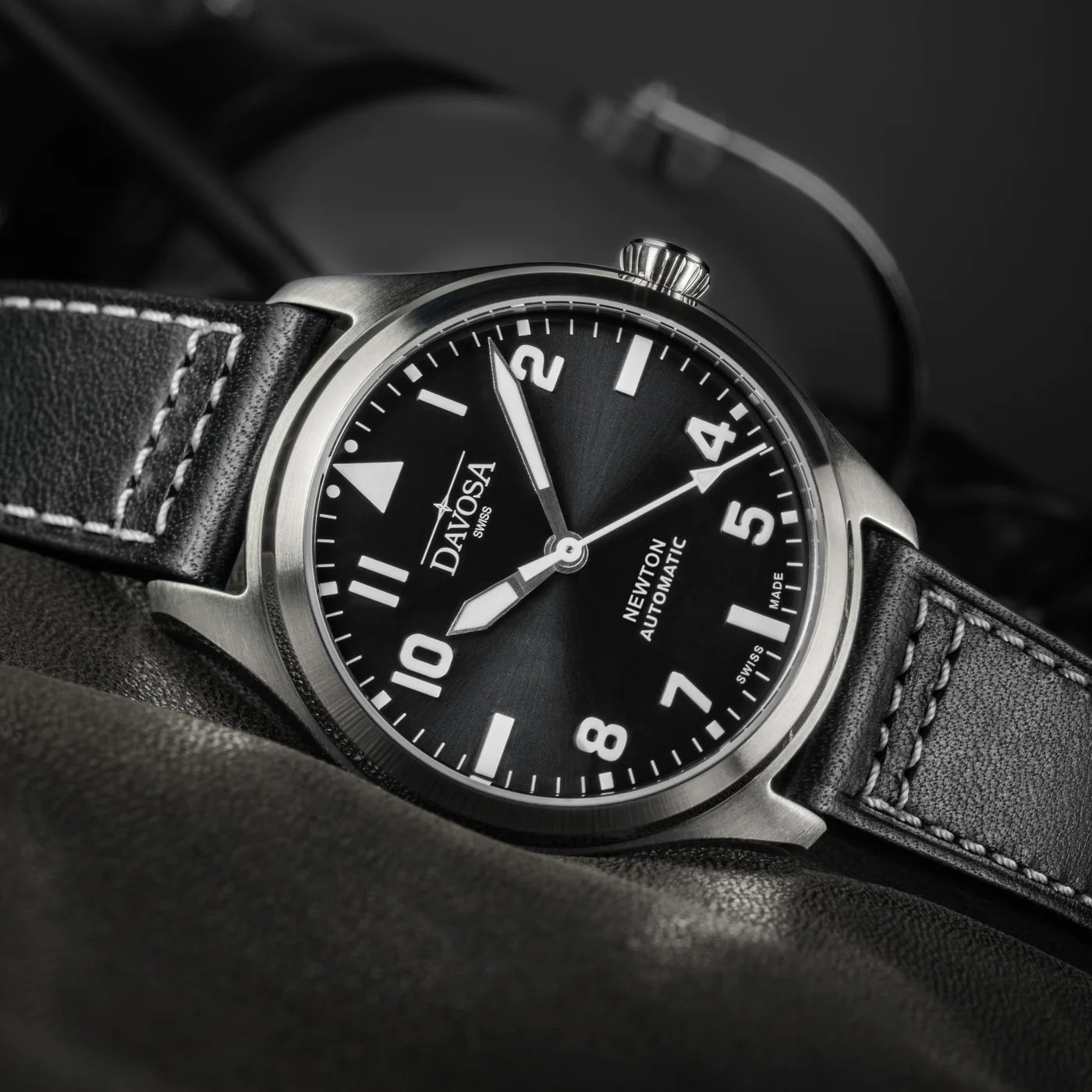 Newton Automatic 40mm Black Black Pilot Watch 16153055 Pilot Davosa USA Official Distributor. Prices are Final. Tax & duties included.