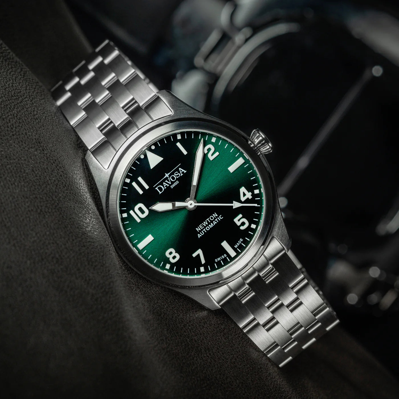 Newton Automatic 40mm Green Pilot Watch 16153070 Pilot Davosa USA Official Distributor. Prices are Final. Tax & duties included.