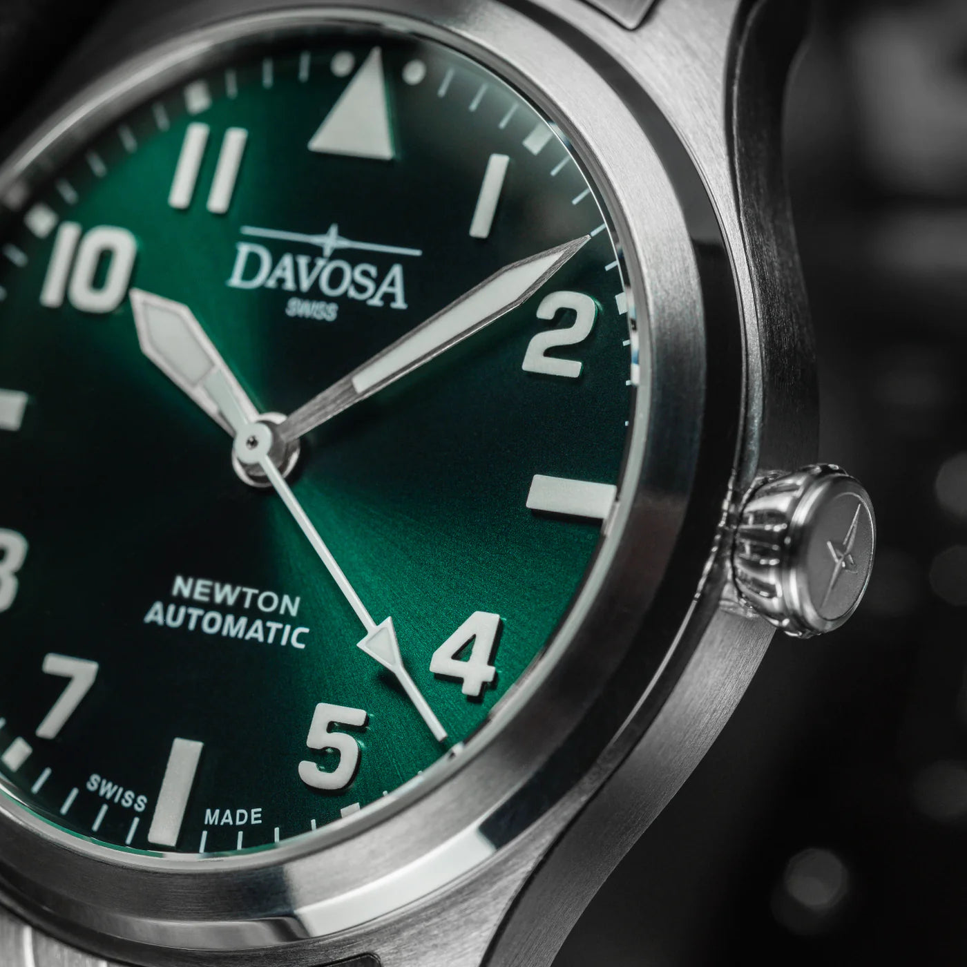 Newton Automatic 40mm Green Pilot Watch 16153070 Pilot Davosa USA Official Distributor. Prices are Final. Tax & duties included.