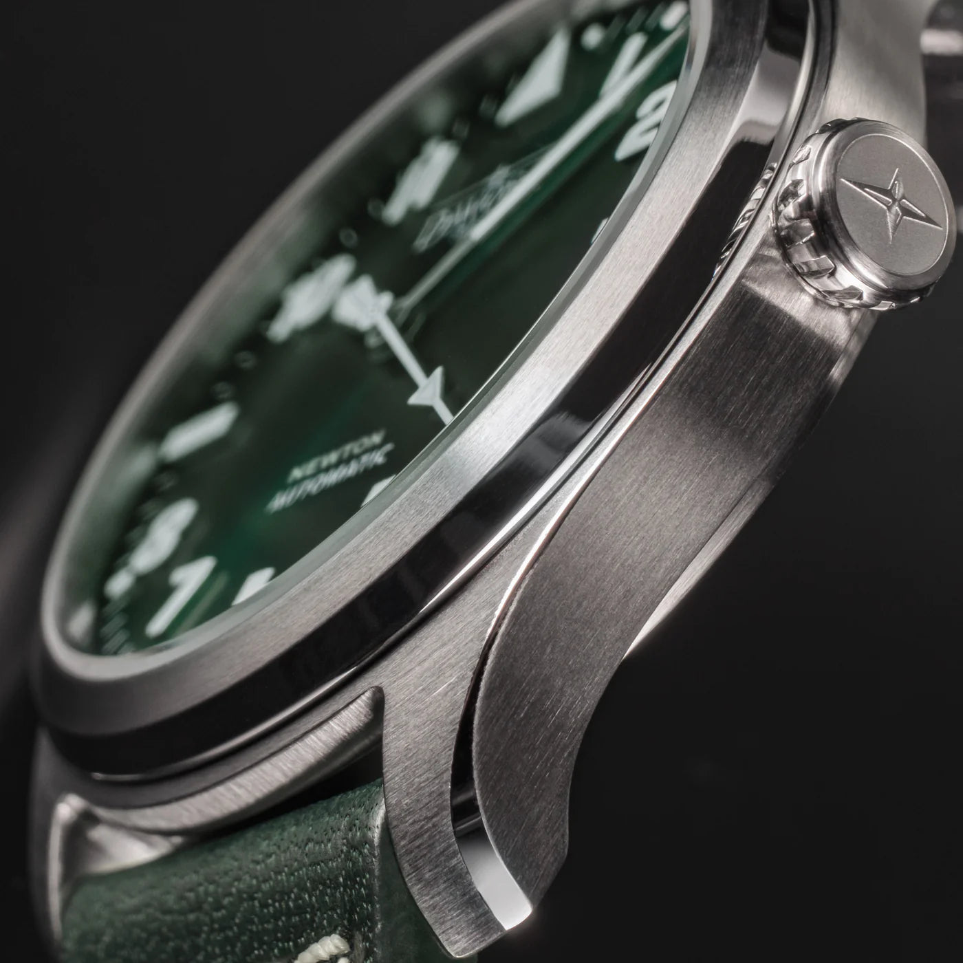 Newton Automatic 40mm Green Green Pilot Watch 16153075 Pilot Davosa USA Official Distributor. Prices are Final. Tax & duties included.