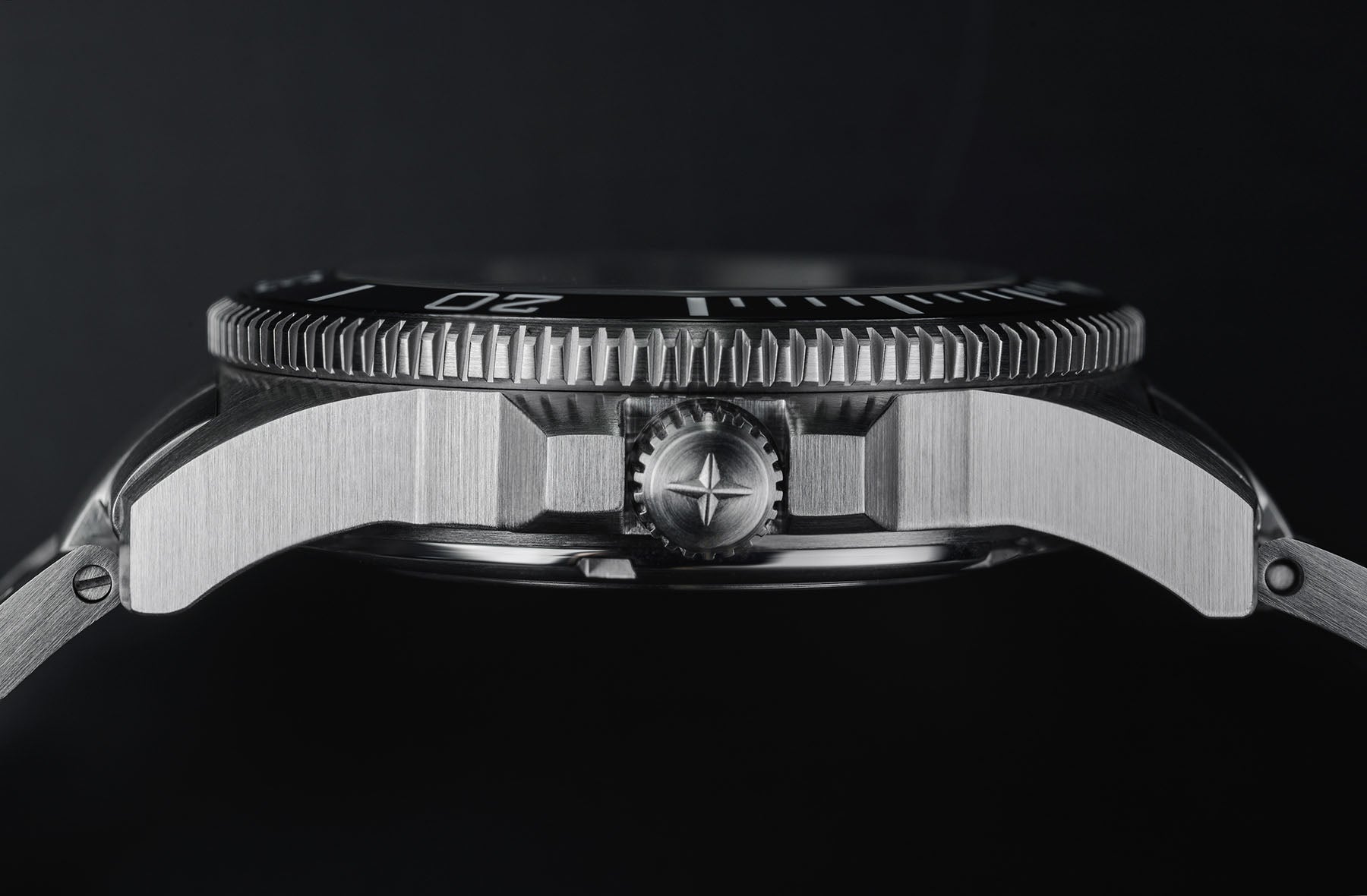 Argonautic 39 Automatic 200m Beyond Steel Black Men's Diver Watch 16153220 Diver Davosa USA Official Distributor. Prices are Final. Tax & duties included.