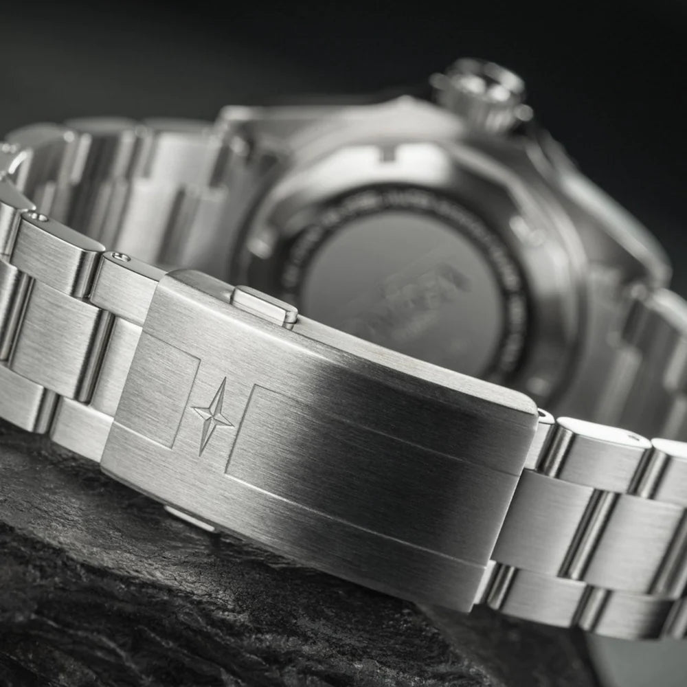 Ternos Professional Auto Nebulous 300m White Diving Watch 16153510 Diver Davosa USA Official Distributor. Prices are Final. Tax & duties included.