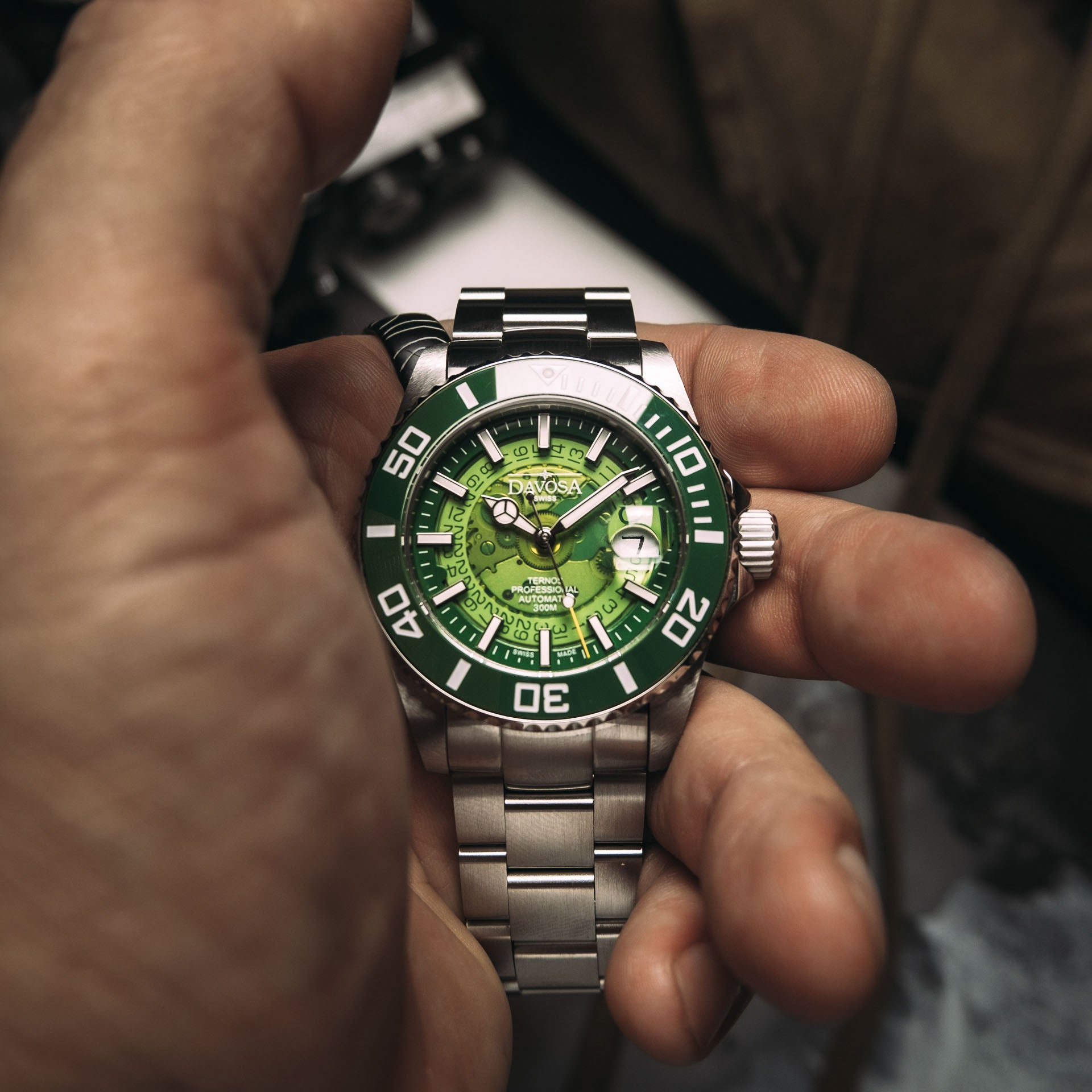 Ternos Professional Auto Nebulous 300m Green Diving Watch 16153570 Diver Davosa USA Official Distributor. Prices are Final. Tax & duties included.