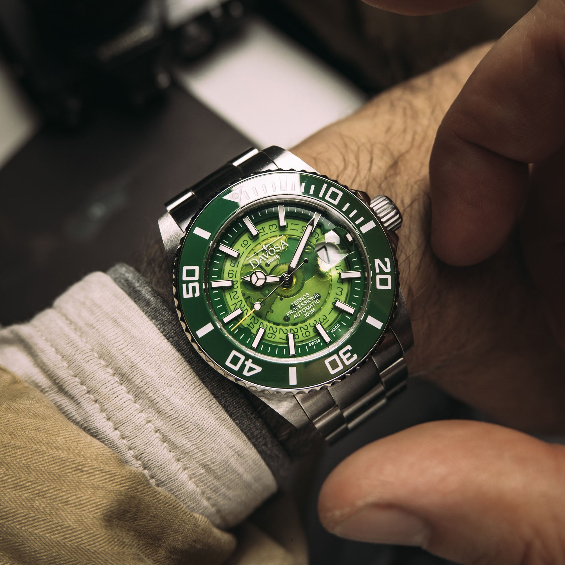 Ternos Professional Auto Nebulous 300m Green Diving Watch 16153570 Diver Davosa USA Official Distributor. Prices are Final. Tax & duties included.