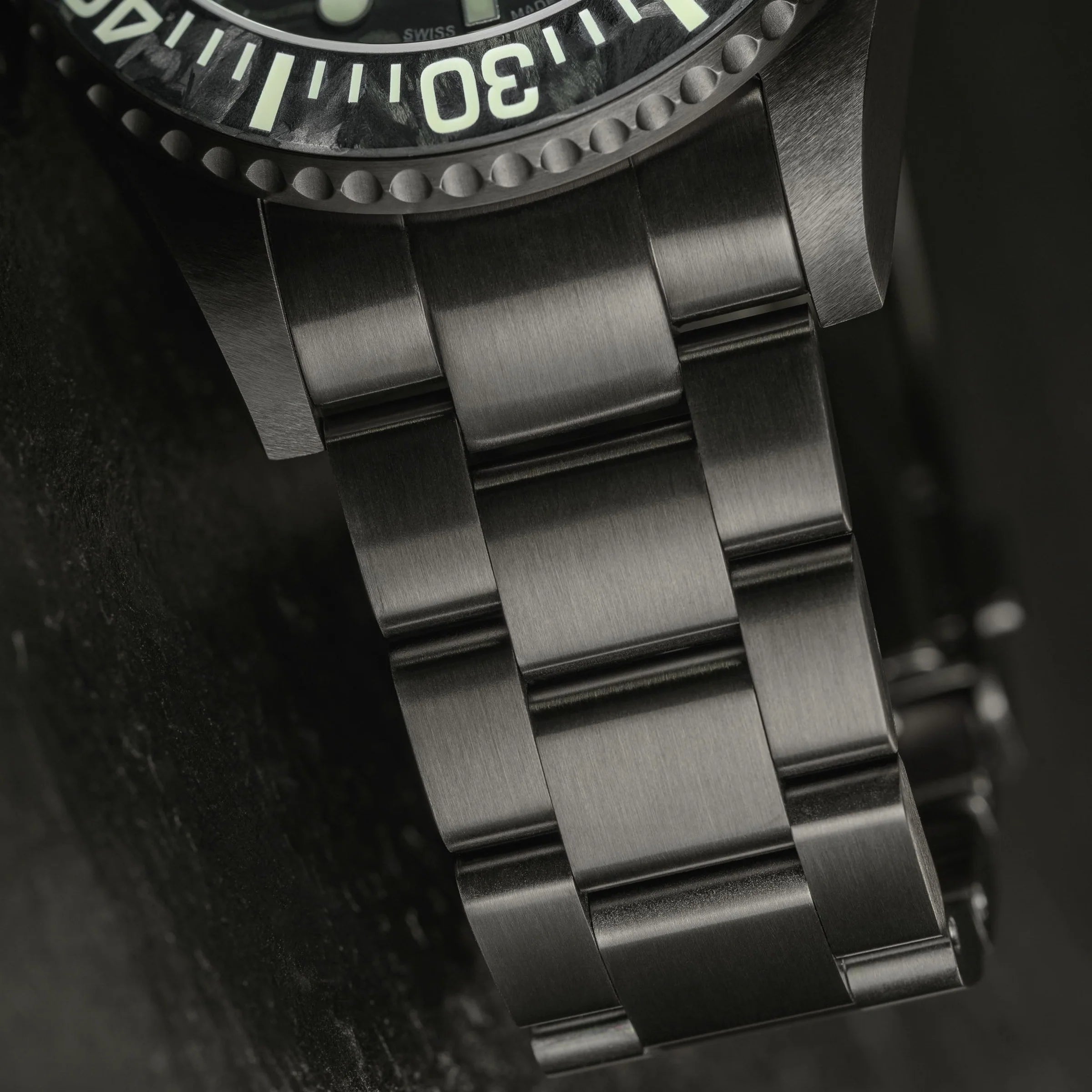 Ternos Professional 68h Carbon 300m Diving Watch 16153950 Limited Edition Diver Davosa USA Official Distributor. Prices are Final. Tax & duties included.