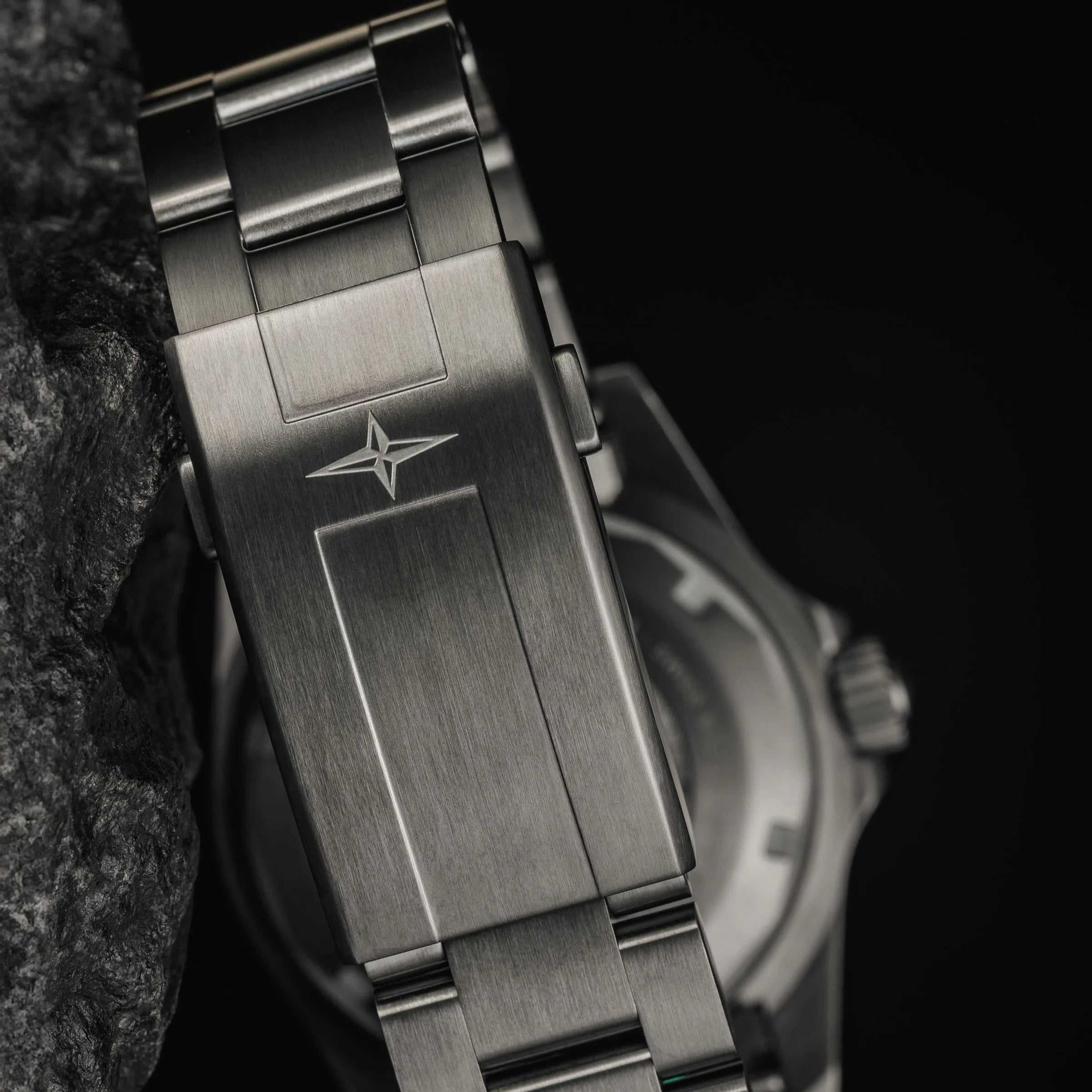 Ternos Professional 68h Carbon 300m Diving Watch 16153950 Limited Edition Diver Davosa USA Official Distributor. Prices are Final. Tax & duties included.