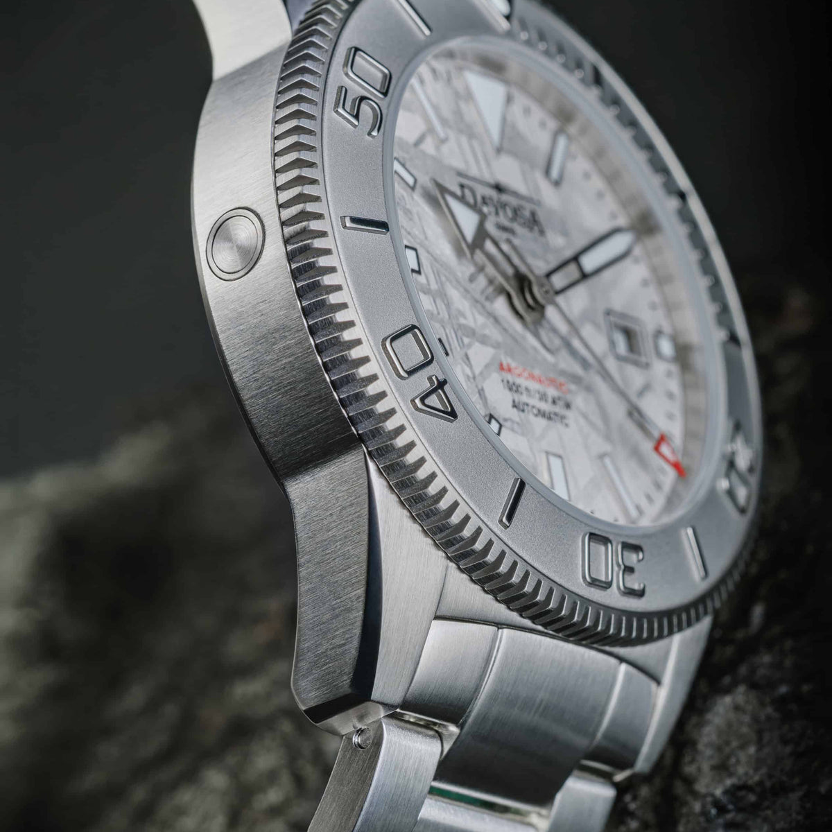 Davosa Argonautic Meteorite side profile showing the automatic helium escape valve at 9 o'clock and the dive bezel