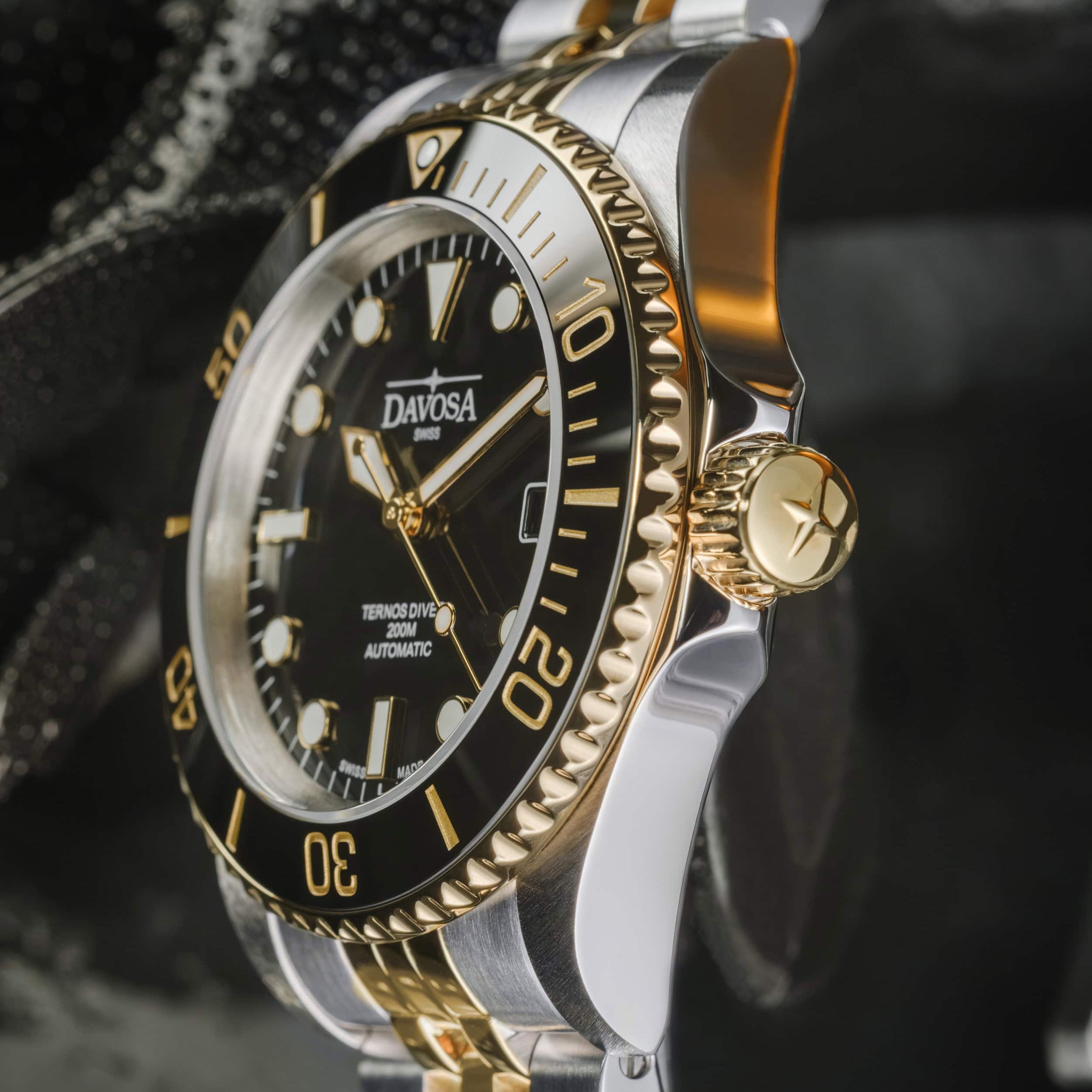Ternos Diver Automatic Two-Tone 200m Swiss-Made Gold and Black Unisex Diver Watch 161.551.05 Without Loupe and Pentalink Bracelet Diver Davosa USA Official Distributor. Prices are Final. Tax & duties included.