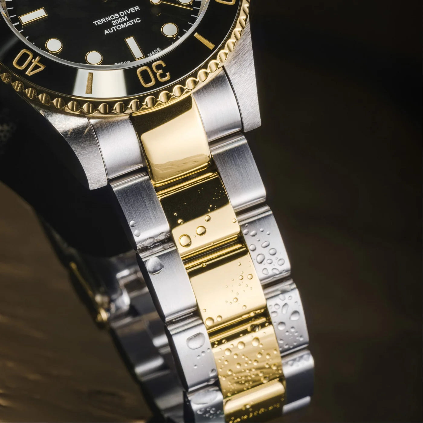Ternos Diver Automatic Two-Tone 200m Swiss-Made Gold and Black Unisex Diver Watch 161.553.50 With Loupe Diver Davosa USA Official Distributor. Prices are Final. Tax & duties included.