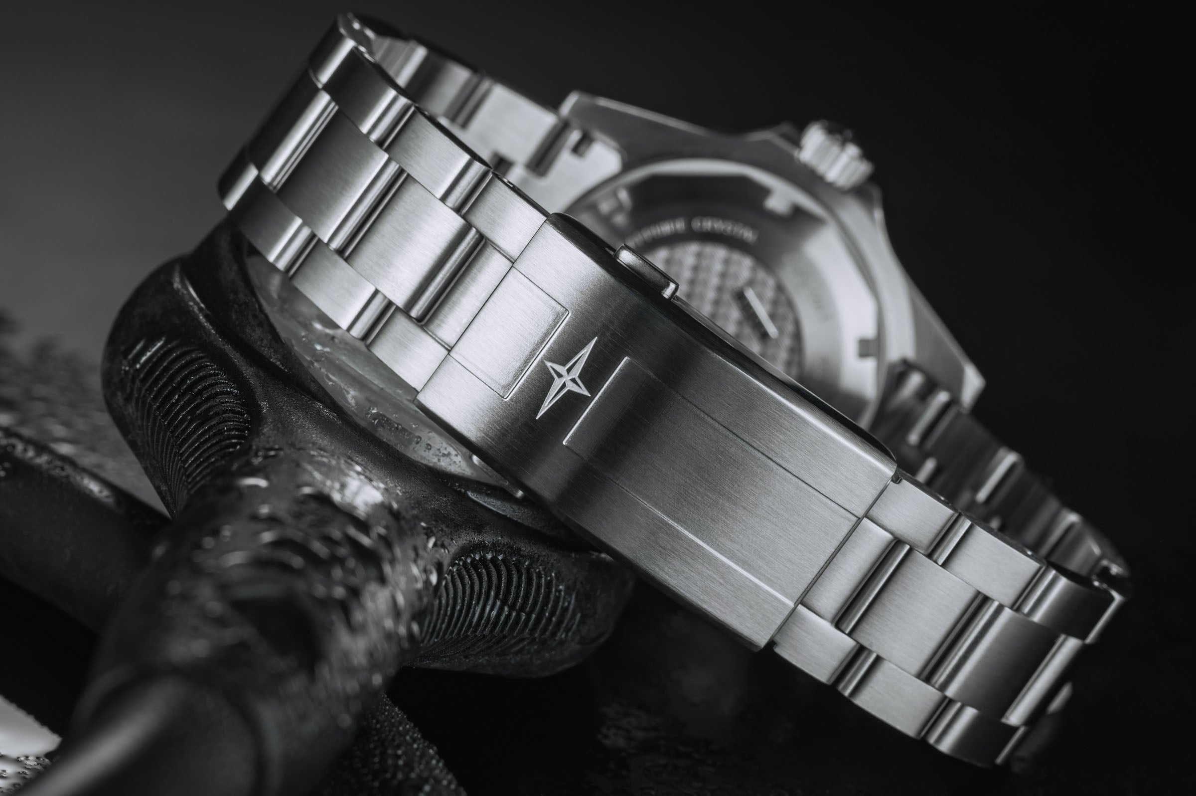 Folding clasp with WaveSlide micro adjustment for Ternos Pro watch bracelet - 210.559.20 bracelet Davosa USA