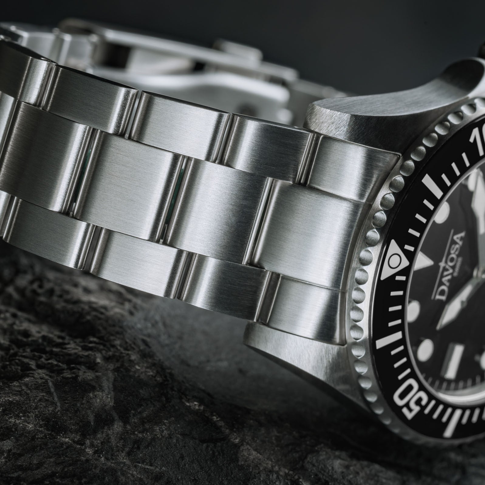 Ternos Professional 68h Automatic 300m Black Blue Green Diving Watch Collection Diver Davosa USA Official Distributor. Prices are Final. Tax & duties included.