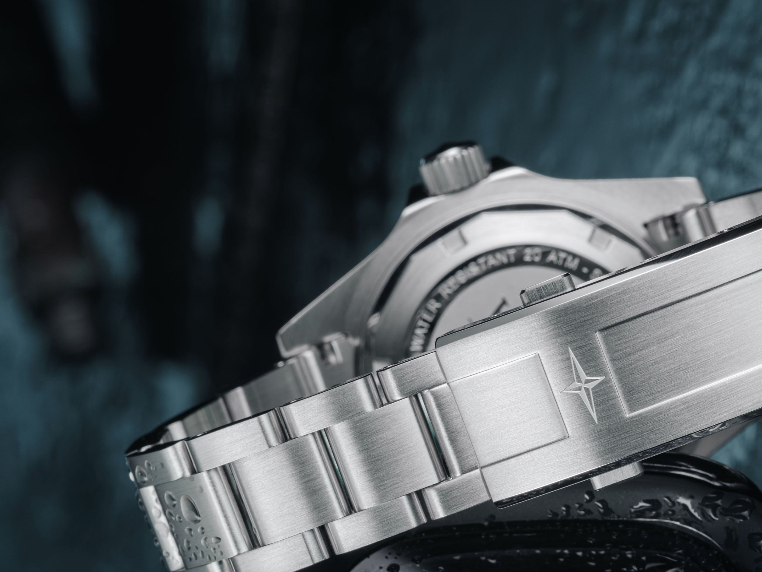 Ternos Ceramic Automatic 200m Swiss-Made Black Unisex Diver Watch 161.550.50 No Loupe Diver Davosa USA Official Distributor. Prices are Final. Tax & duties included.