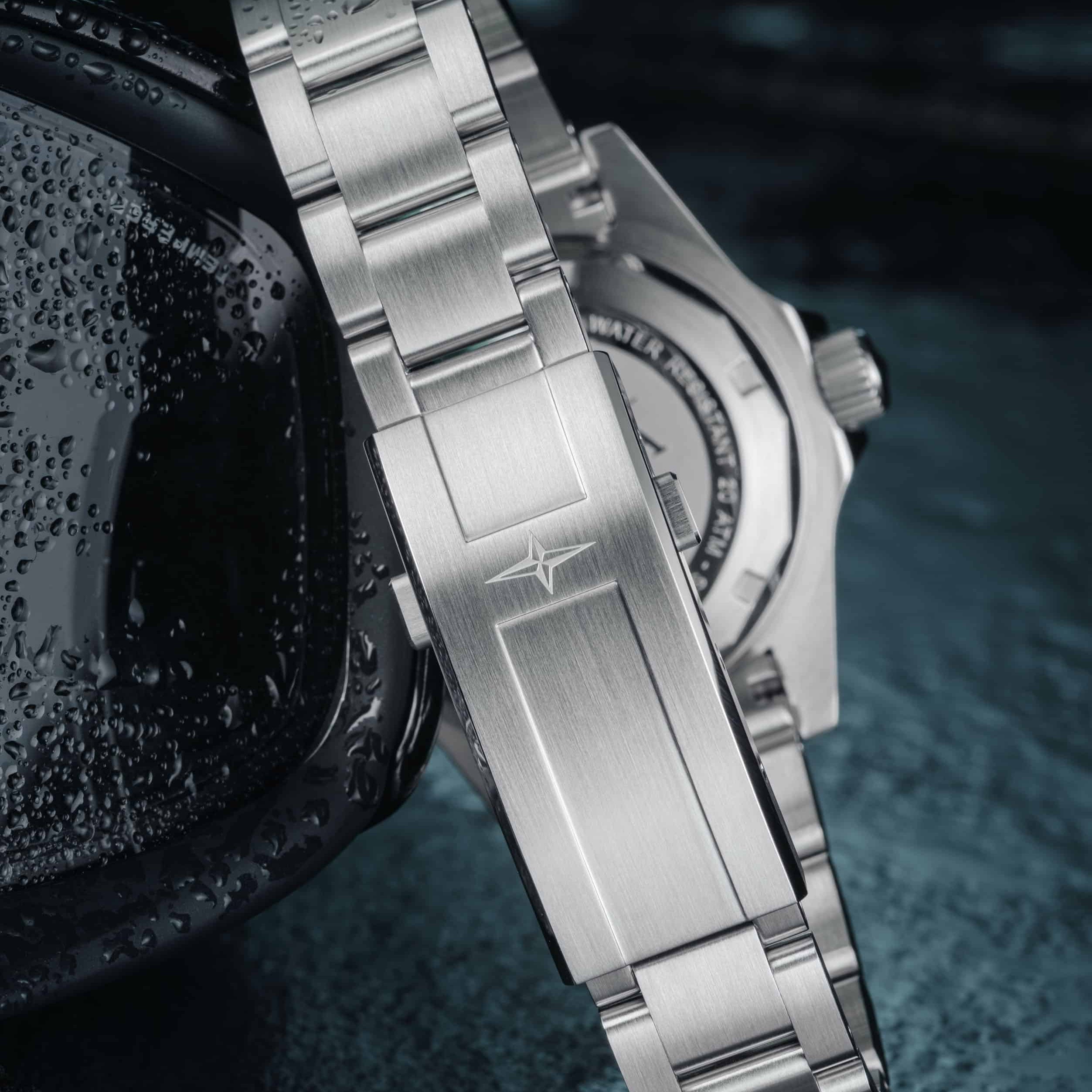 Ternos Diver Automatic 200m Swiss-Made Green and Black Unisex Diver Watch 161.550.70 Without Loupe Diver Davosa USA Official Distributor. Prices are Final. Tax & duties included.