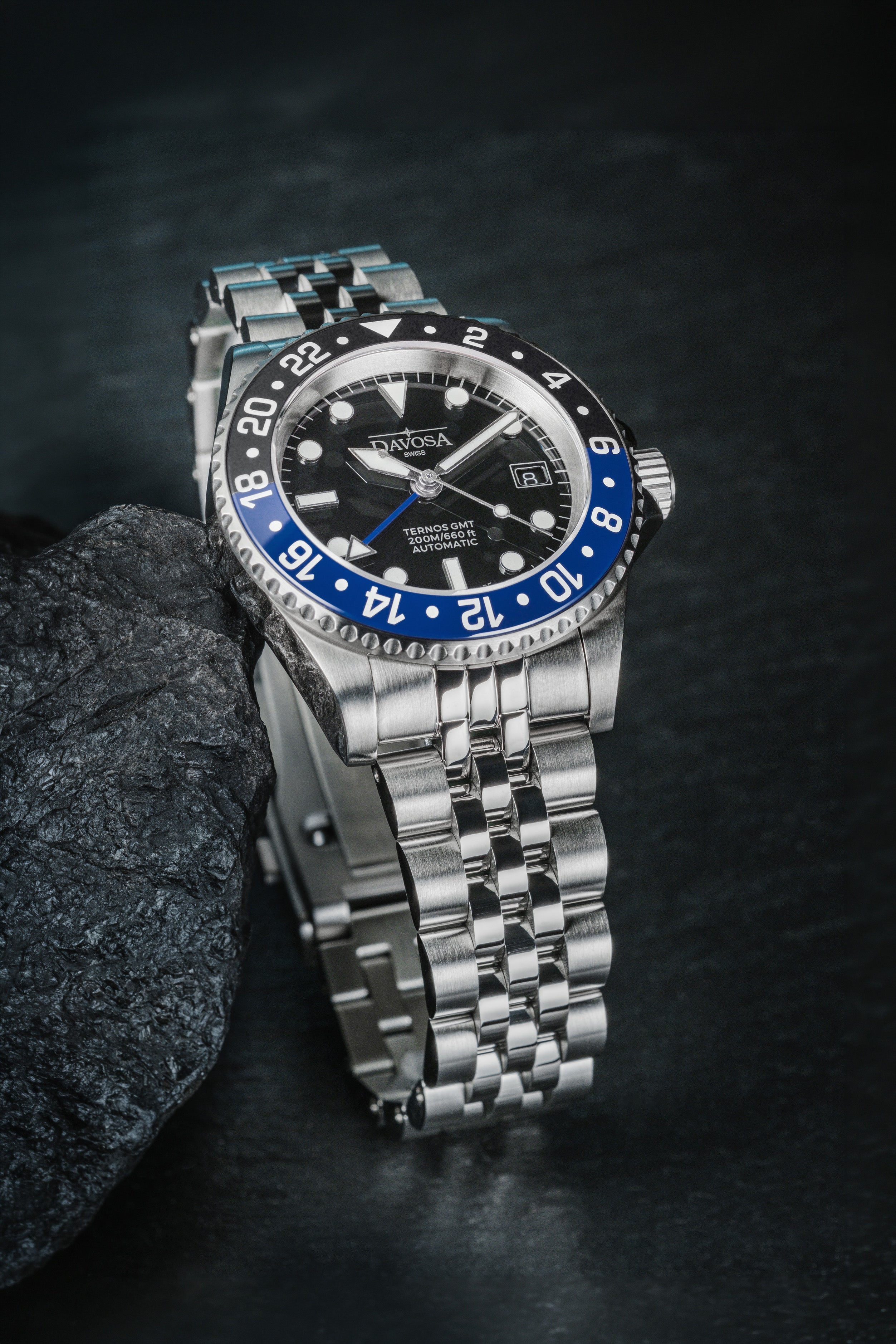 DAVOSA Ternos GMT 40mm Automatic - Swiss Made Dual Time Zone Diver’s Watch - Blue and Black with Loupe Ref. 161.564.04 GMT Davosa USA Official Distributor. Prices are Final. Tax & duties included.