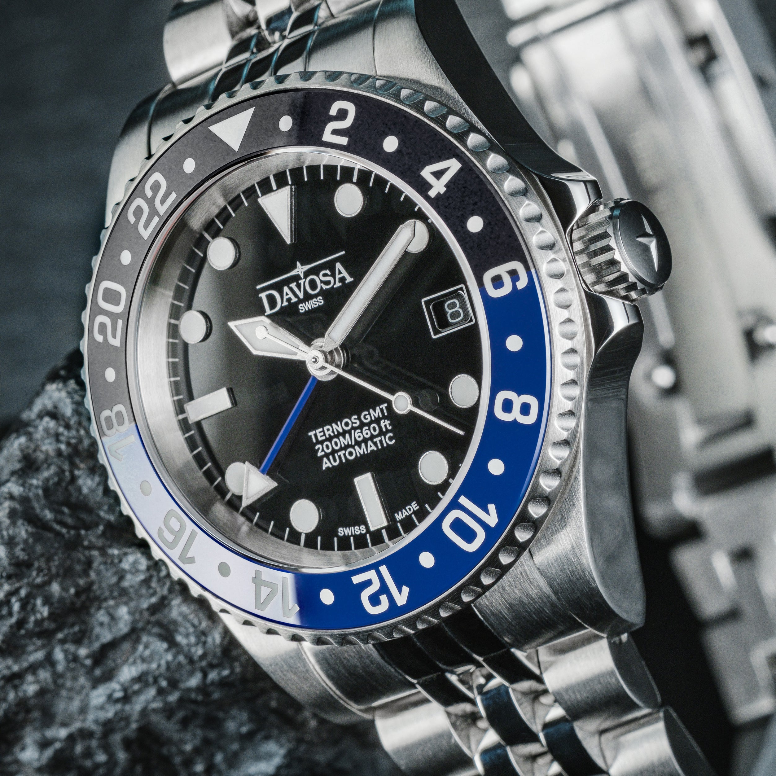DAVOSA Ternos GMT 40mm Automatic - Swiss Made Dual Time Zone Diver’s Watch - Blue and Black with Loupe Ref. 161.564.04 GMT Davosa USA Official Distributor. Prices are Final. Tax & duties included.