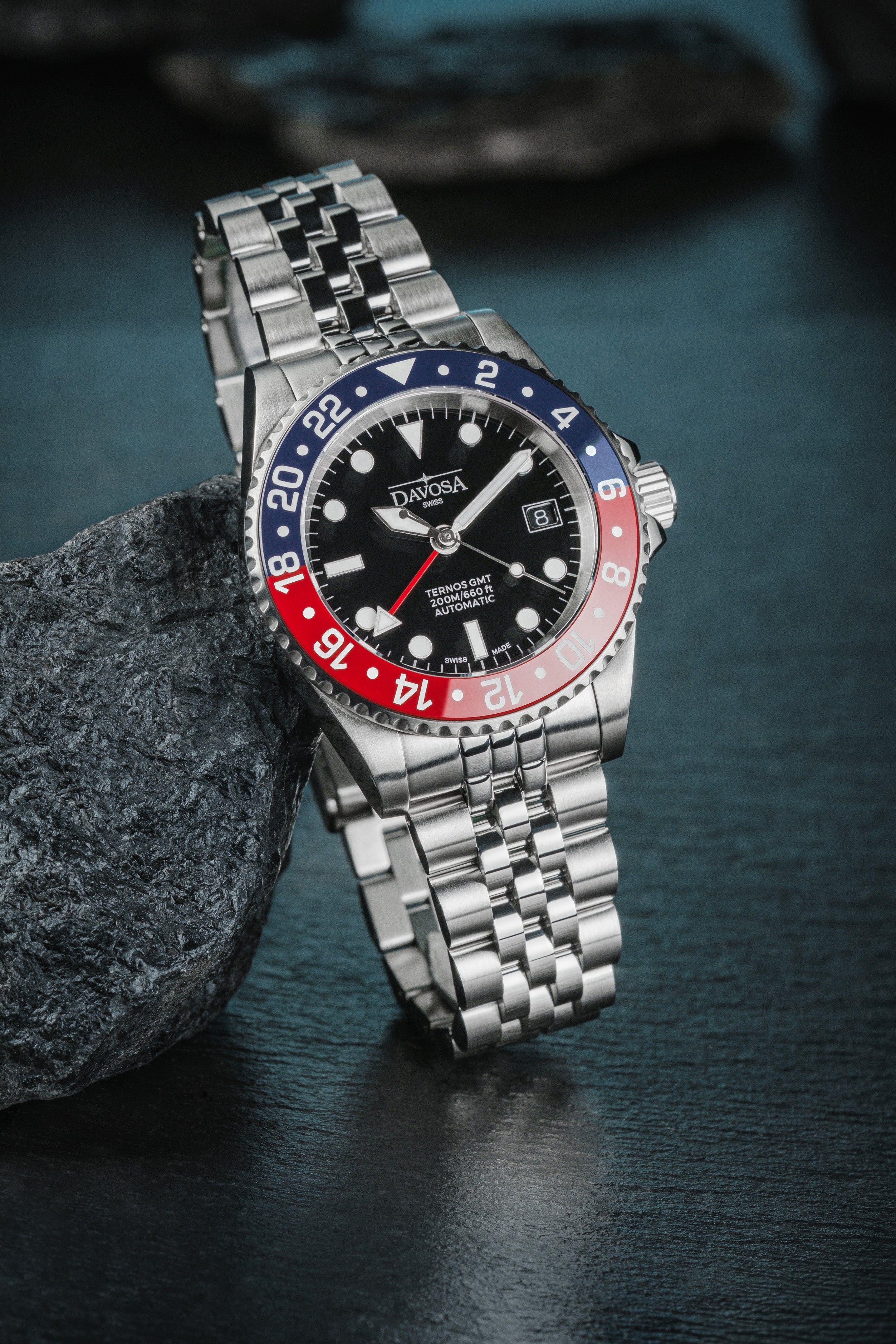 DAVOSA Ternos GMT 40mm Automatic - Swiss Made Dual Time Zone Diver’s Watch - Blue and Red without Loupe Ref. 161.563.06 GMT Davosa USA Official Distributor. Prices are Final. Tax & duties included.