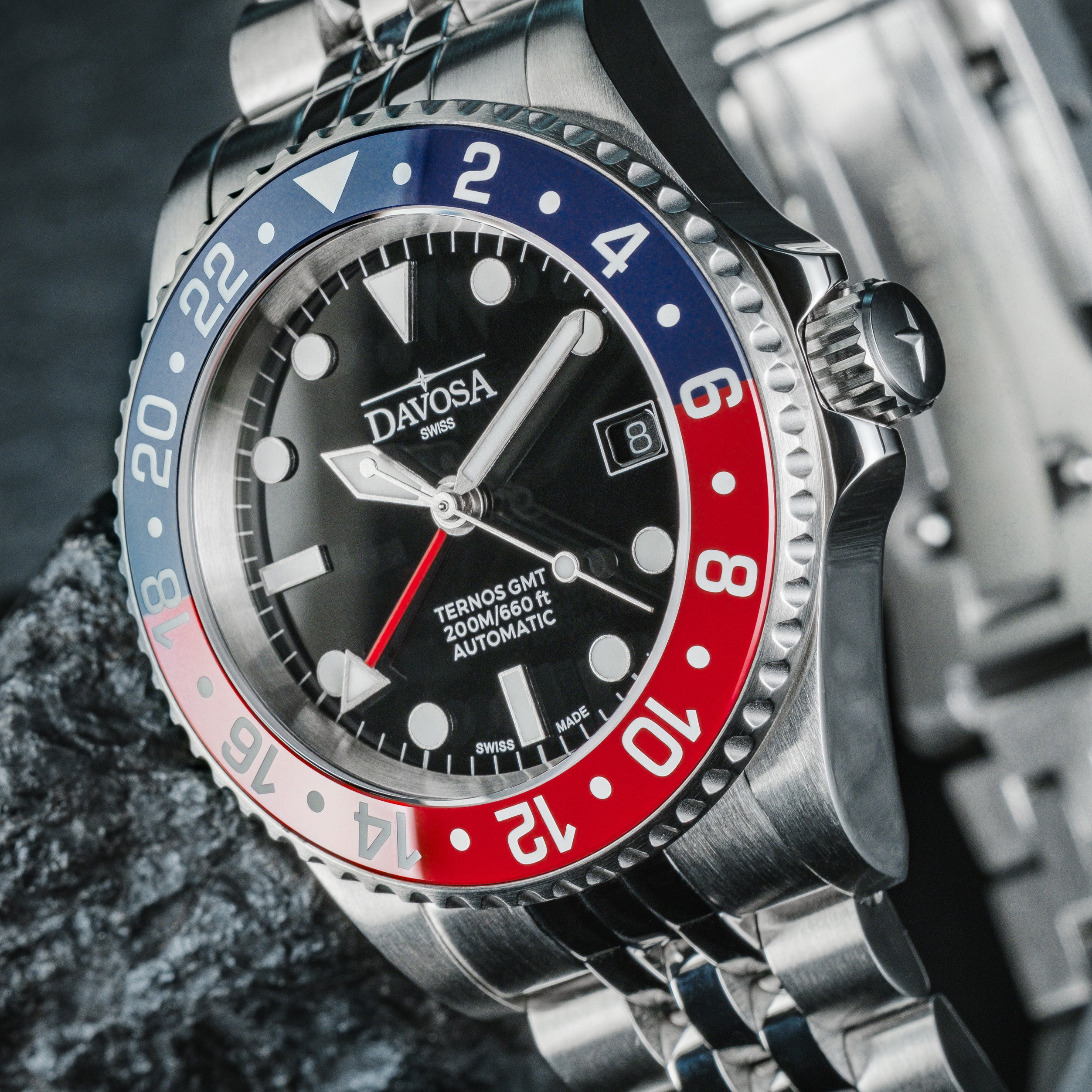 DAVOSA Ternos GMT 40mm Automatic - Swiss Made Dual Time Zone Diver’s Watch - Blue and Red without Loupe Ref. 161.563.06 GMT Davosa USA Official Distributor. Prices are Final. Tax & duties included.