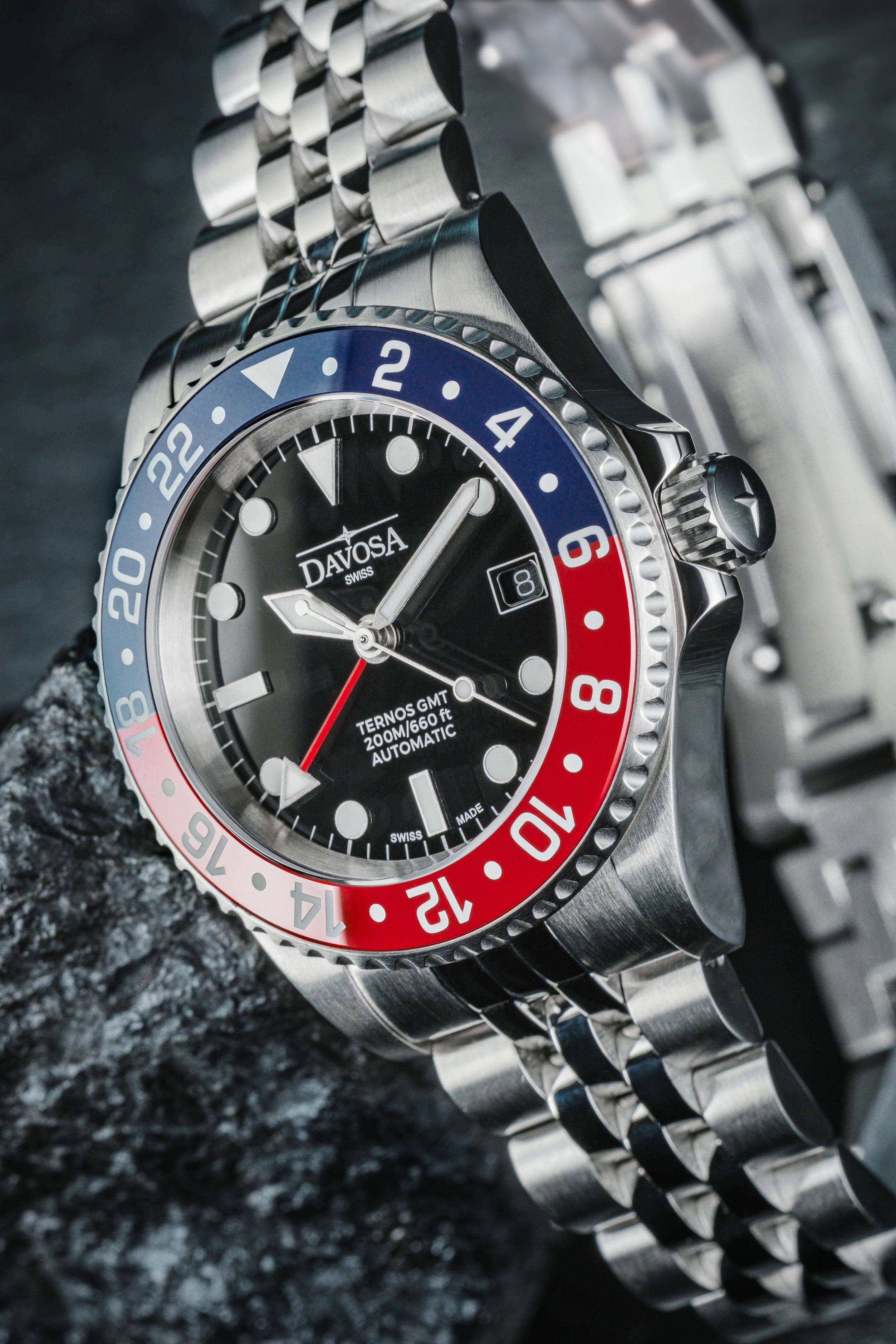 DAVOSA Ternos GMT 40mm Automatic - Swiss Made Dual Time Zone Diver’s Watch - Blue and Red without Loupe Ref. 161.563.06 GMT Davosa USA Official Distributor. Prices are Final. Tax & duties included.