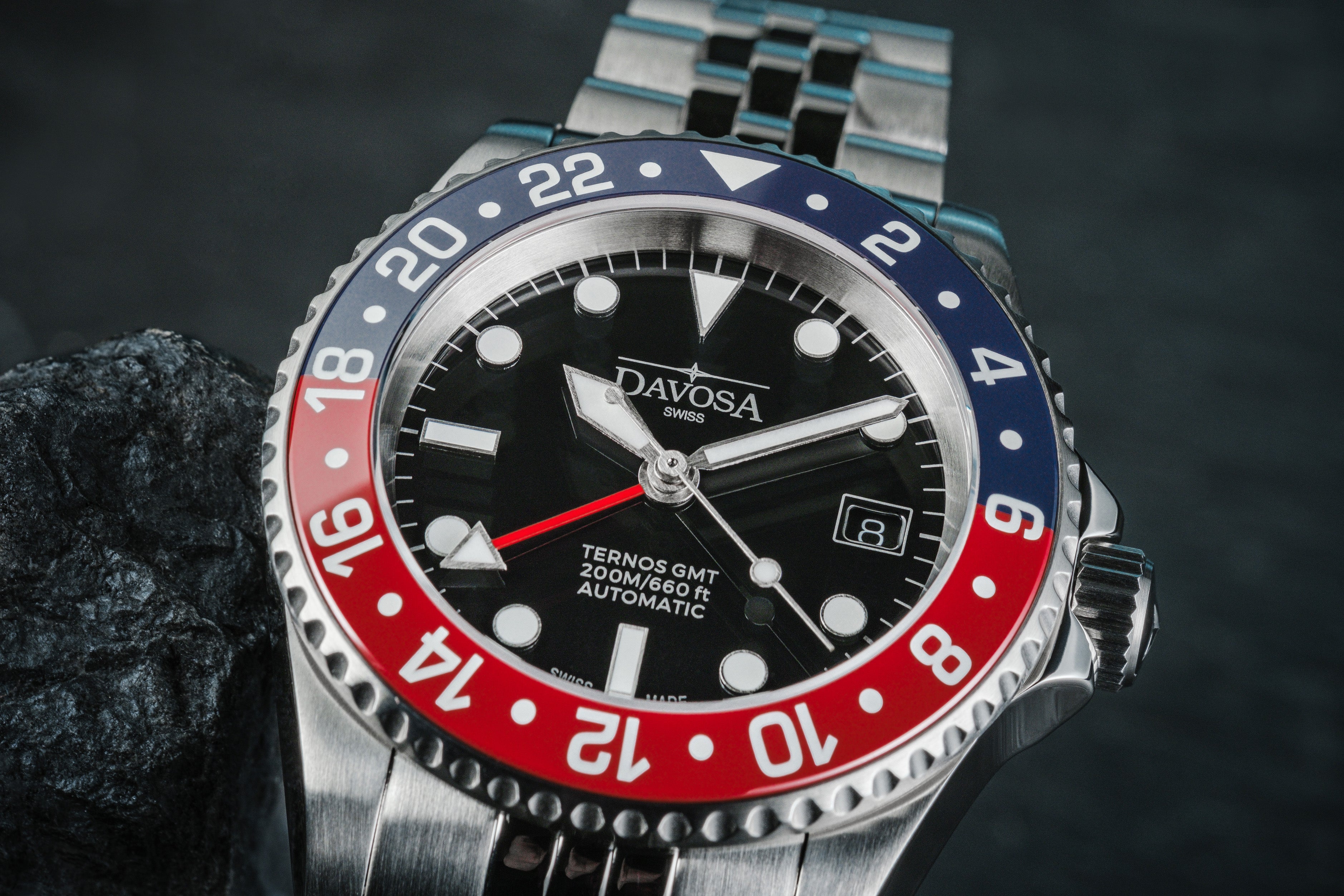 DAVOSA Ternos GMT 40mm Automatic - Swiss Made Dual Time Zone Diver’s Watch - Blue and Red without Loupe Ref. 161.563.06 GMT Davosa USA Official Distributor. Prices are Final. Tax & duties included.