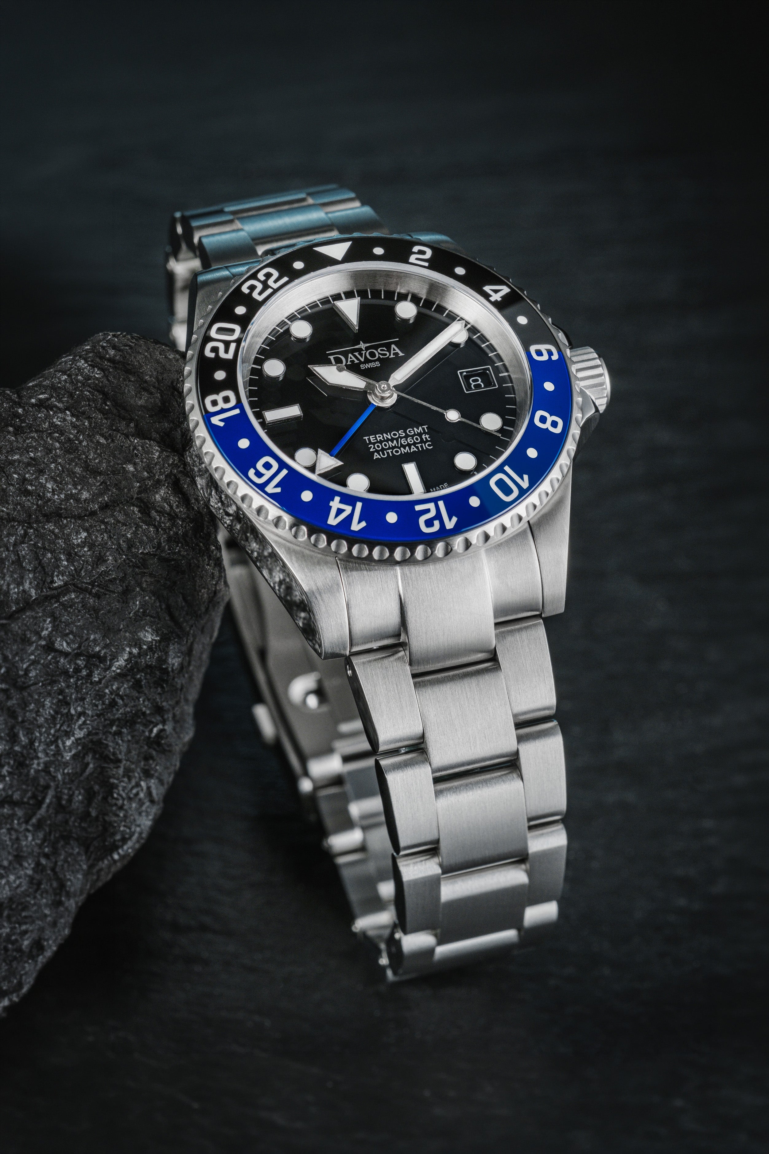 DAVOSA Ternos GMT 40mm Automatic - Swiss Made Dual Time Zone Diver’s Watch - Blue and Black with Loupe Ref. 161.564.40 GMT Davosa USA Official Distributor. Prices are Final. Tax & duties included.
