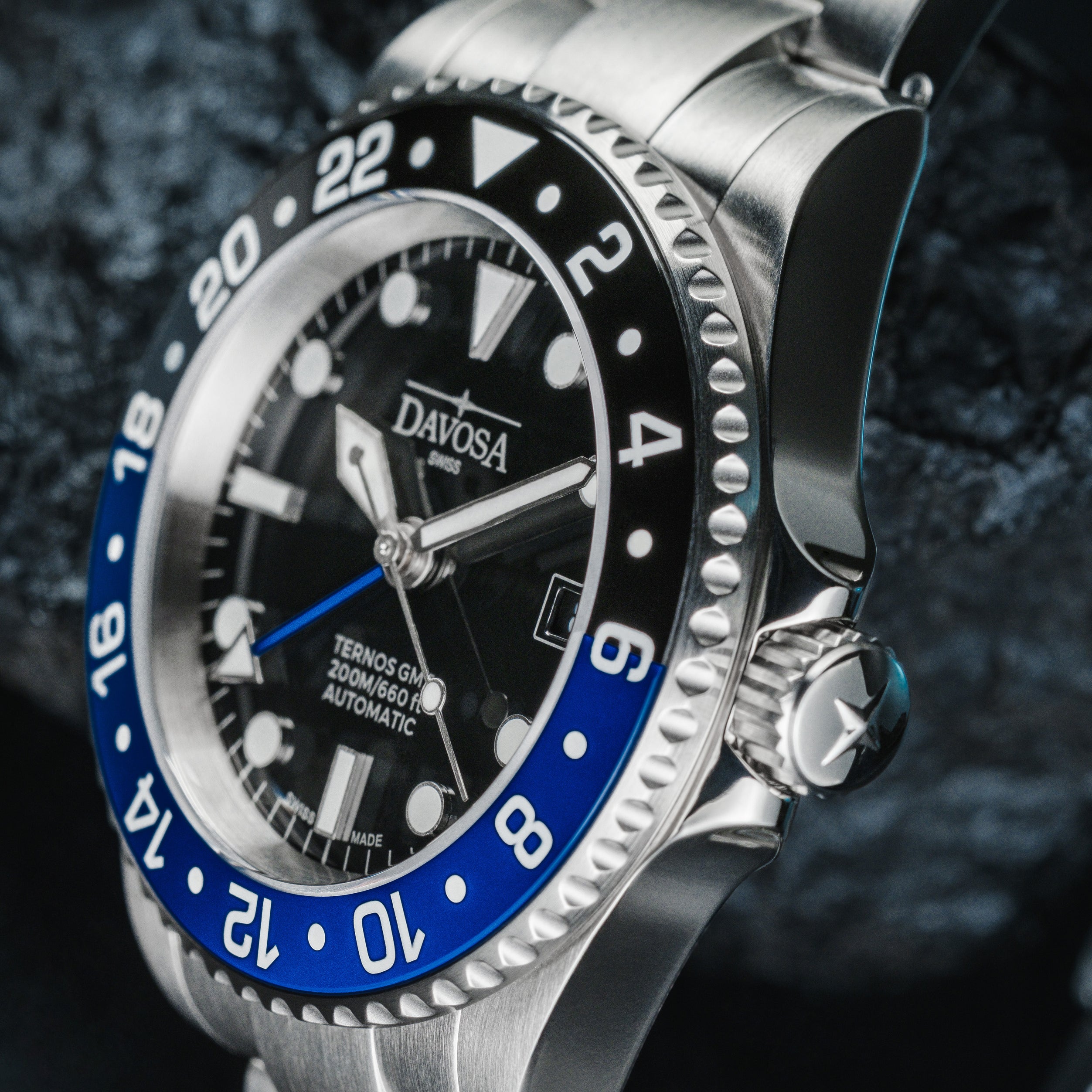 DAVOSA Ternos GMT 40mm Automatic - Swiss Made Dual Time Zone Diver’s Watch - Blue and Black without Loupe Ref. 161.563.40 GMT Davosa USA Official Distributor. Prices are Final. Tax & duties included.