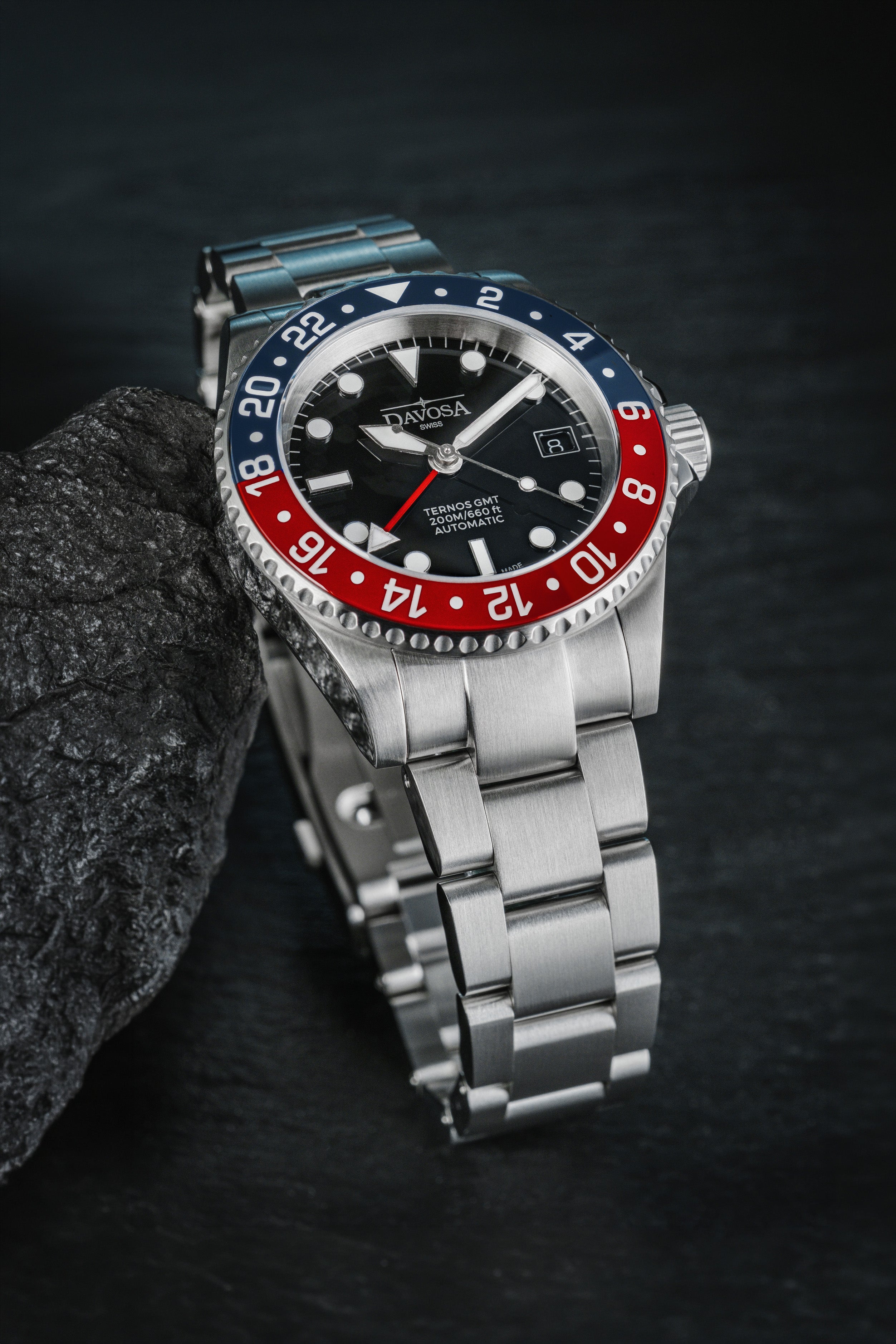 DAVOSA Ternos GMT 40mm Automatic - Swiss Made Dual Time Zone Diver’s Watch - Blue and Red without Loupe Ref. 161.563.60 GMT Davosa USA Official Distributor. Prices are Final. Tax & duties included.