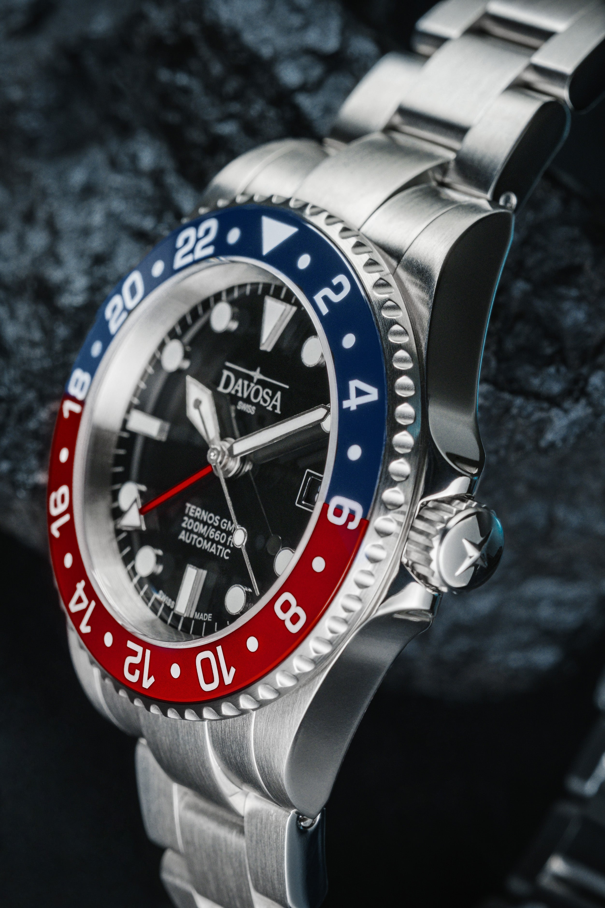 DAVOSA Ternos GMT 40mm Automatic - Swiss Made Dual Time Zone Diver’s Watch - Blue and Red without Loupe Ref. 161.563.60 GMT Davosa USA Official Distributor. Prices are Final. Tax & duties included.