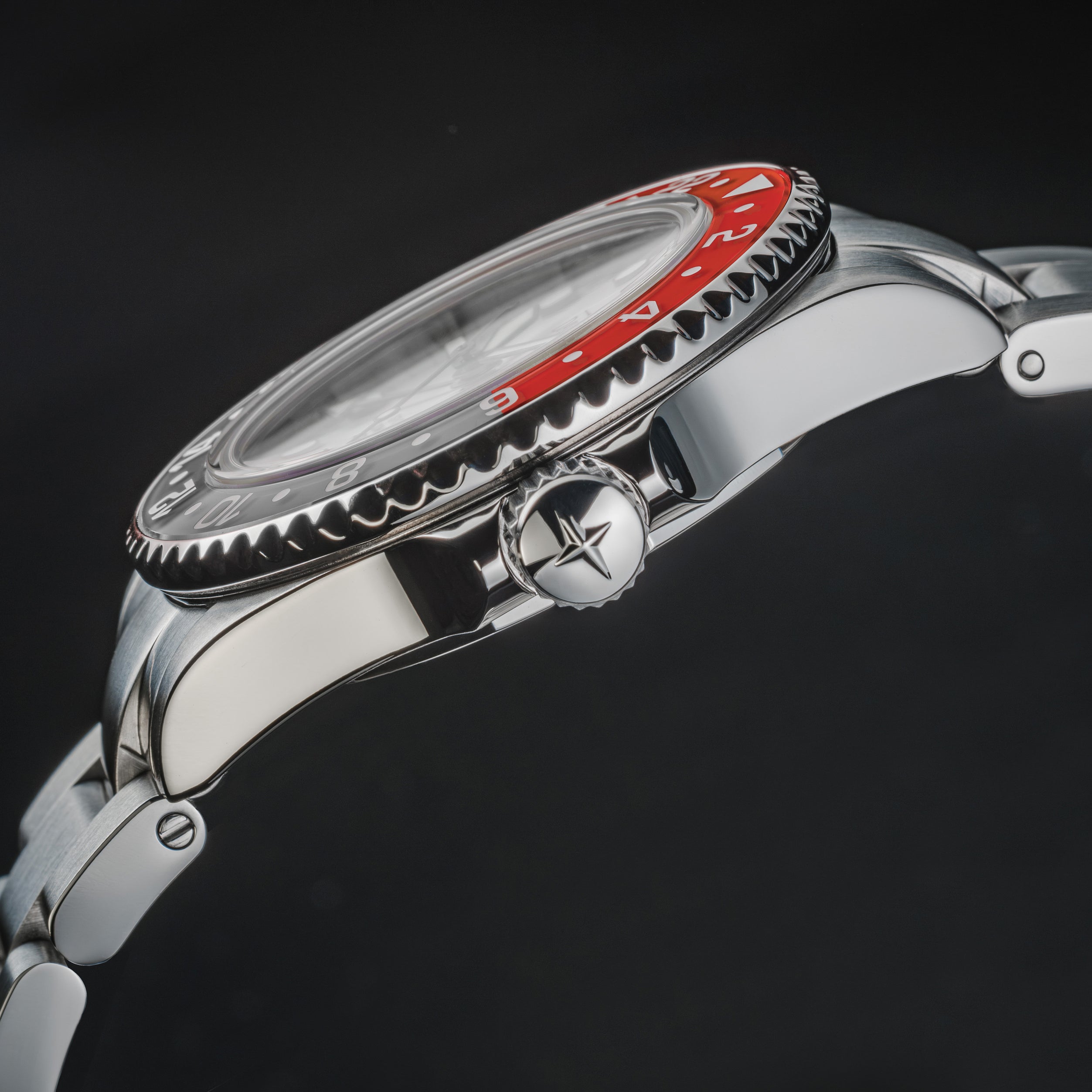 Ternos GMT Lucent Automatic 200m GMT Grey Grey-Red TriaLink Watch 161.592.50 GMT Davosa USA Official Distributor. Prices are Final. Tax & duties included.
