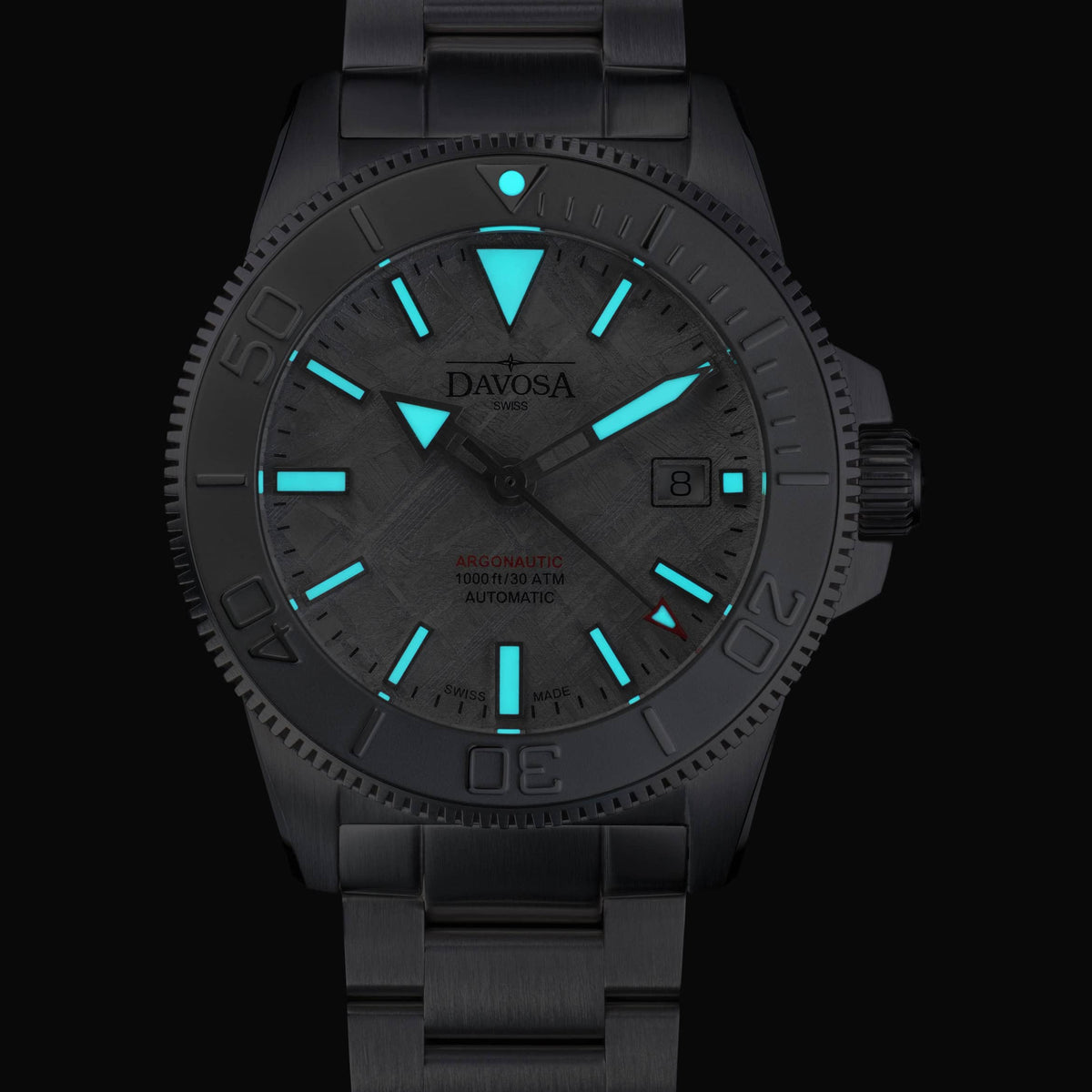 Davosa Argonautic Meteorite in the dark with SuperLumiNova BGW09 glowing blue on the dial, hands and bezel pearl