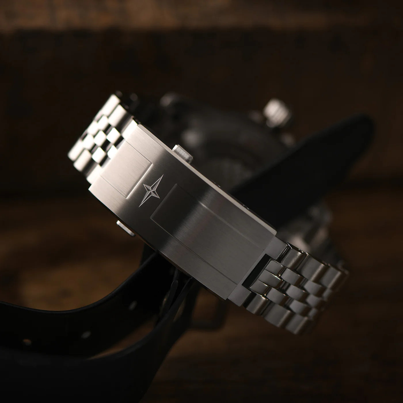 Ternos Diver Automatic 200m Swiss-Made Blue and Black Unisex Diver Watch 161.552.04 With Loupe and Pentalink bracelet Diver Davosa USA Official Distributor. Prices are Final. Tax & duties included.