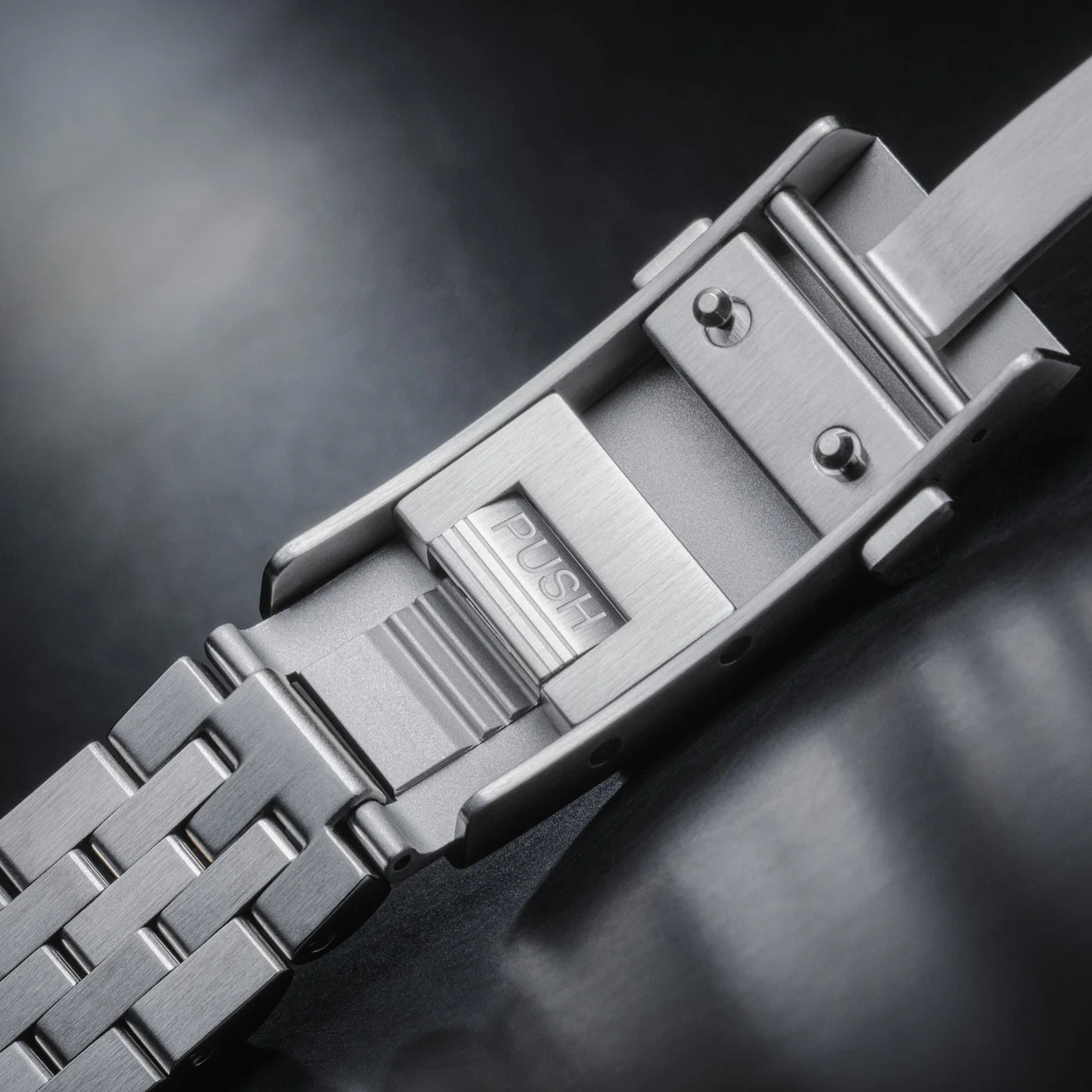 Ternos Diver Automatic Two-Tone 200m Swiss-Made Gold and Black Unisex Diver Watch 161.553.05 With Loupe and Pentalink Bracelet Diver Davosa USA Official Distributor. Prices are Final. Tax & duties included.