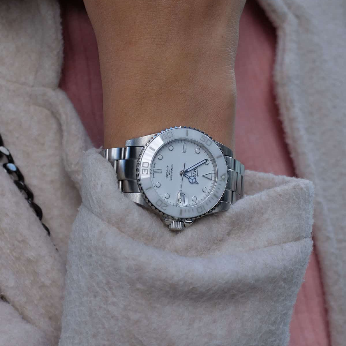 Ternos Medium Automatic Swiss-Made White Diving Watch 16619510 Diver Davosa USA Official Distributor. Prices are Final. Tax & duties included.