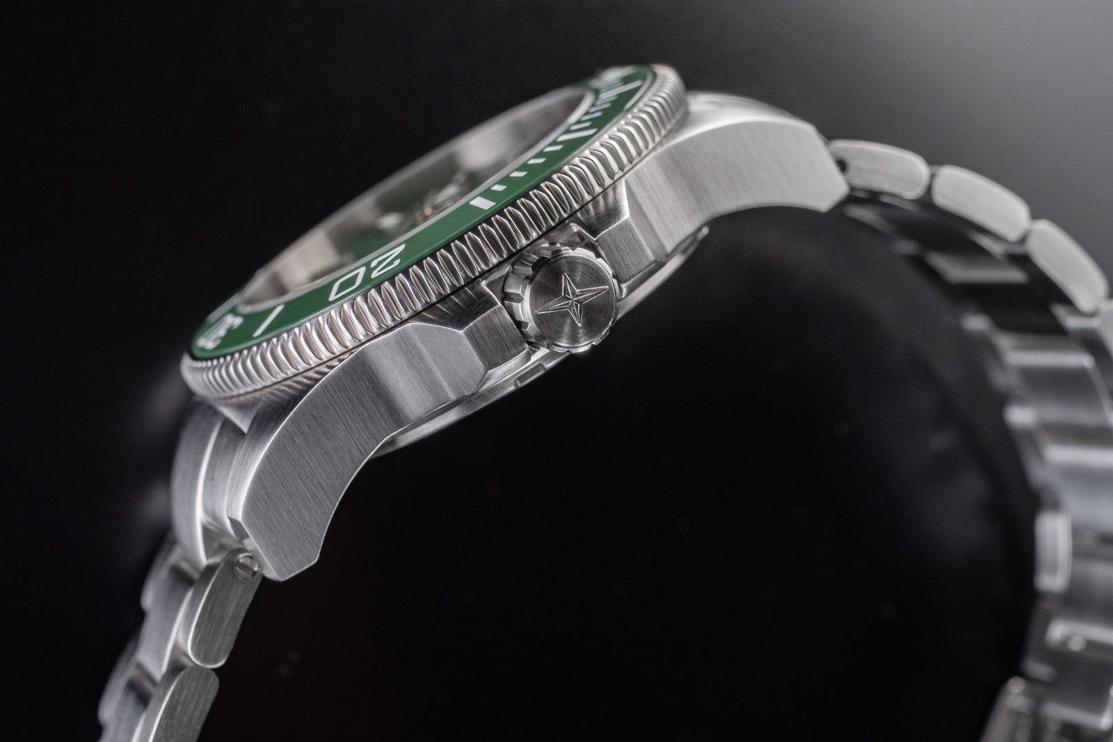 Argonautic BG Automatic 300m Green Men's Diver Watch 16152870 Diver Davosa USA Official Distributor. Prices are Final. Tax & duties included.