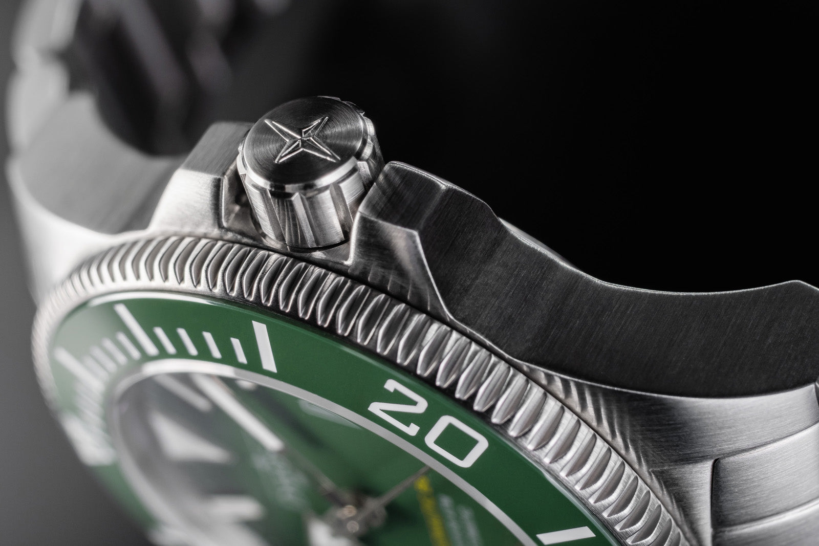 Argonautic BG Automatic 300m Green Men's Diver Watch 16152870 Diver Davosa USA Official Distributor. Prices are Final. Tax & duties included.