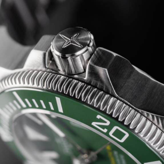 Argonautic BG Automatic 300m Green Men's Diver Watch 16152877 Diver Davosa USA Official Distributor. Prices are Final. Tax & duties included.