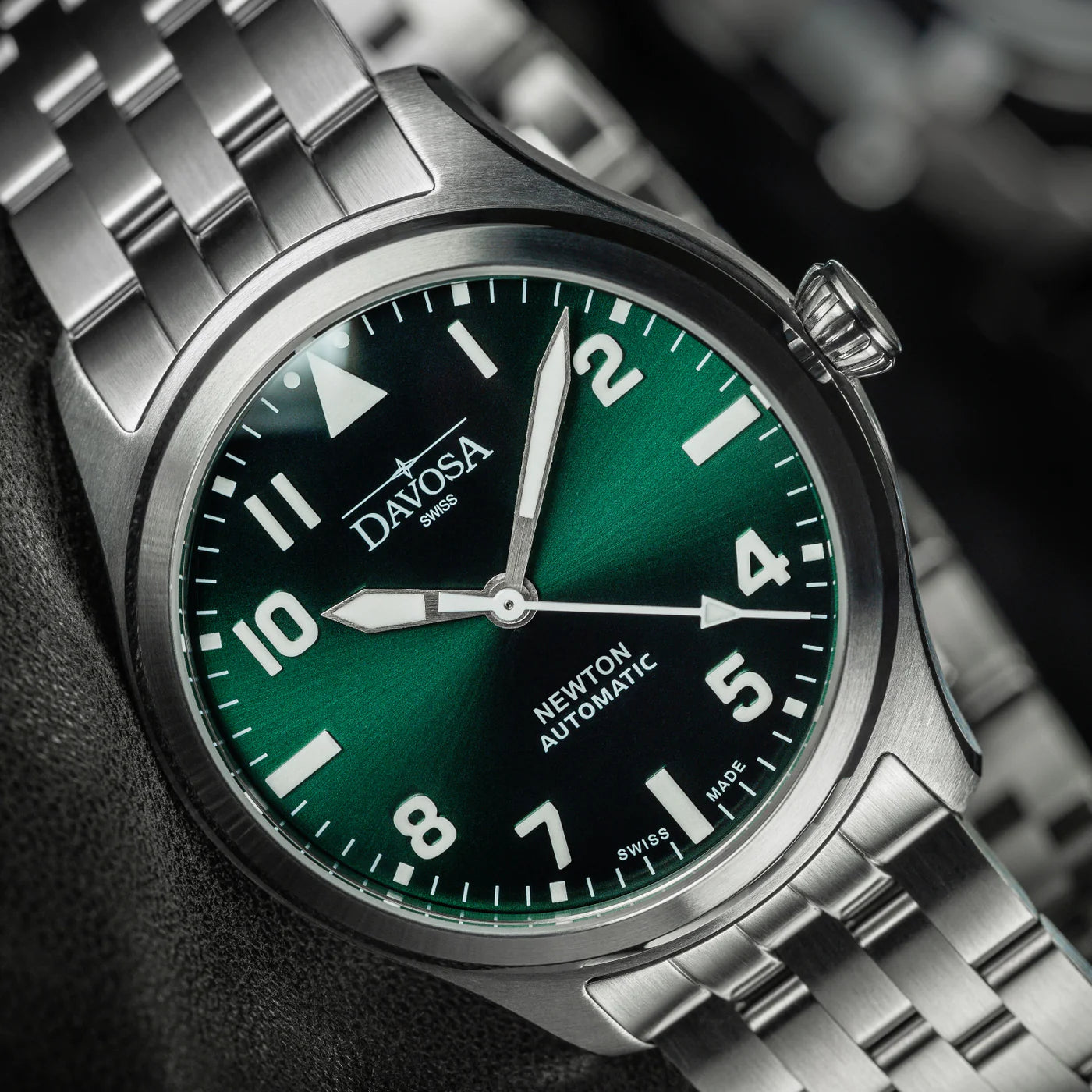 Newton Automatic 40mm Green Pilot Watch 16153070 Pilot Davosa USA Official Distributor. Prices are Final. Tax & duties included.   