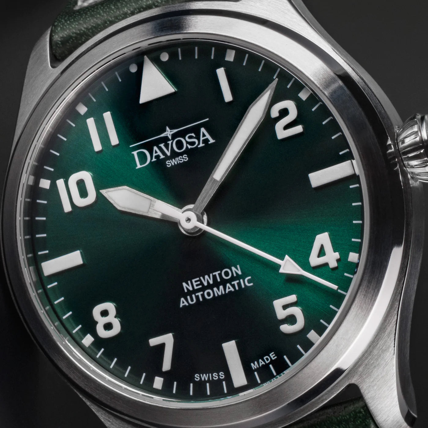 Newton Automatic 40mm Green Green Pilot Watch 16153075 Pilot Davosa USA Official Distributor. Prices are Final. Tax & duties included.   