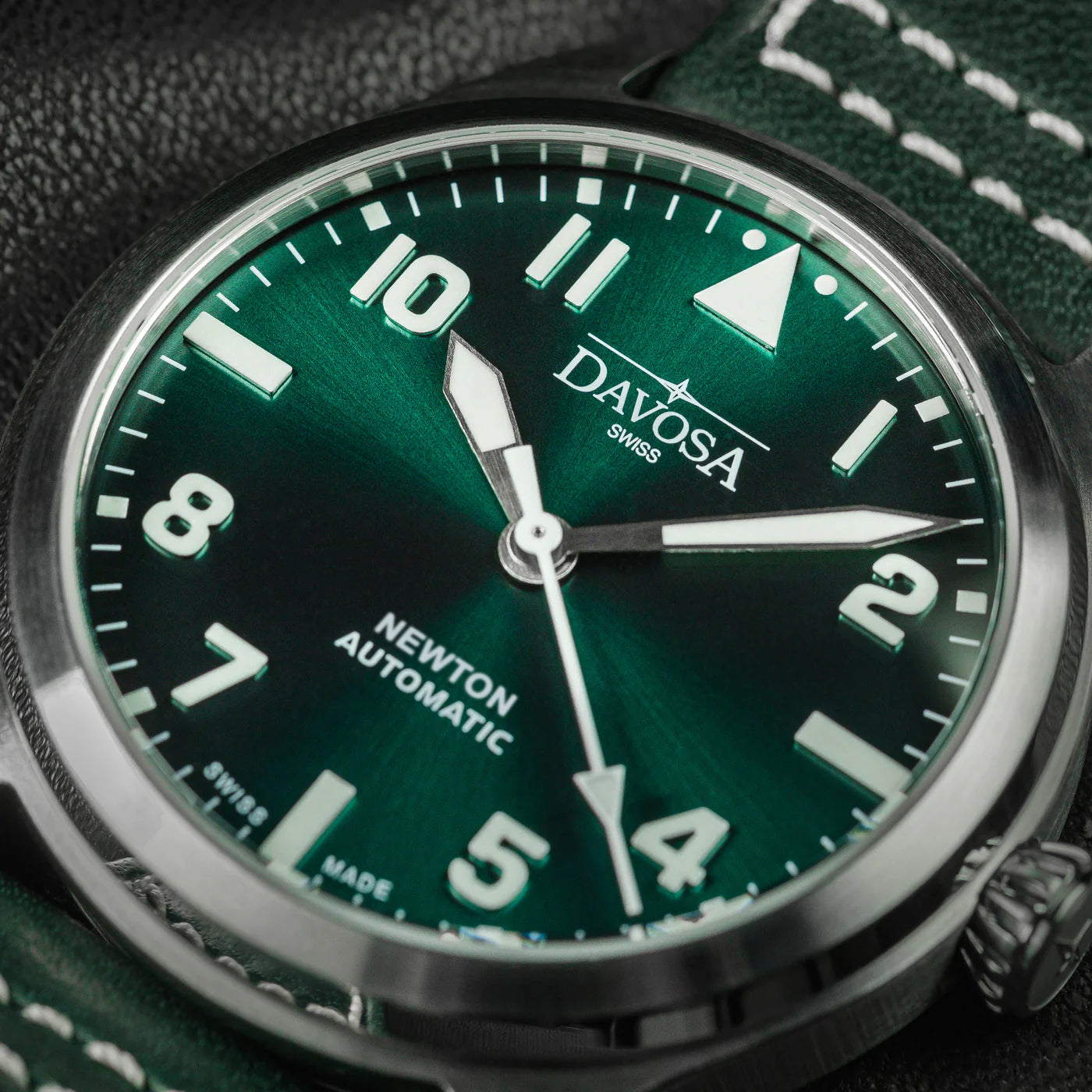 Newton Automatic 40mm Green Green Pilot Watch 16153075 Pilot Davosa USA Official Distributor. Prices are Final. Tax & duties included.   