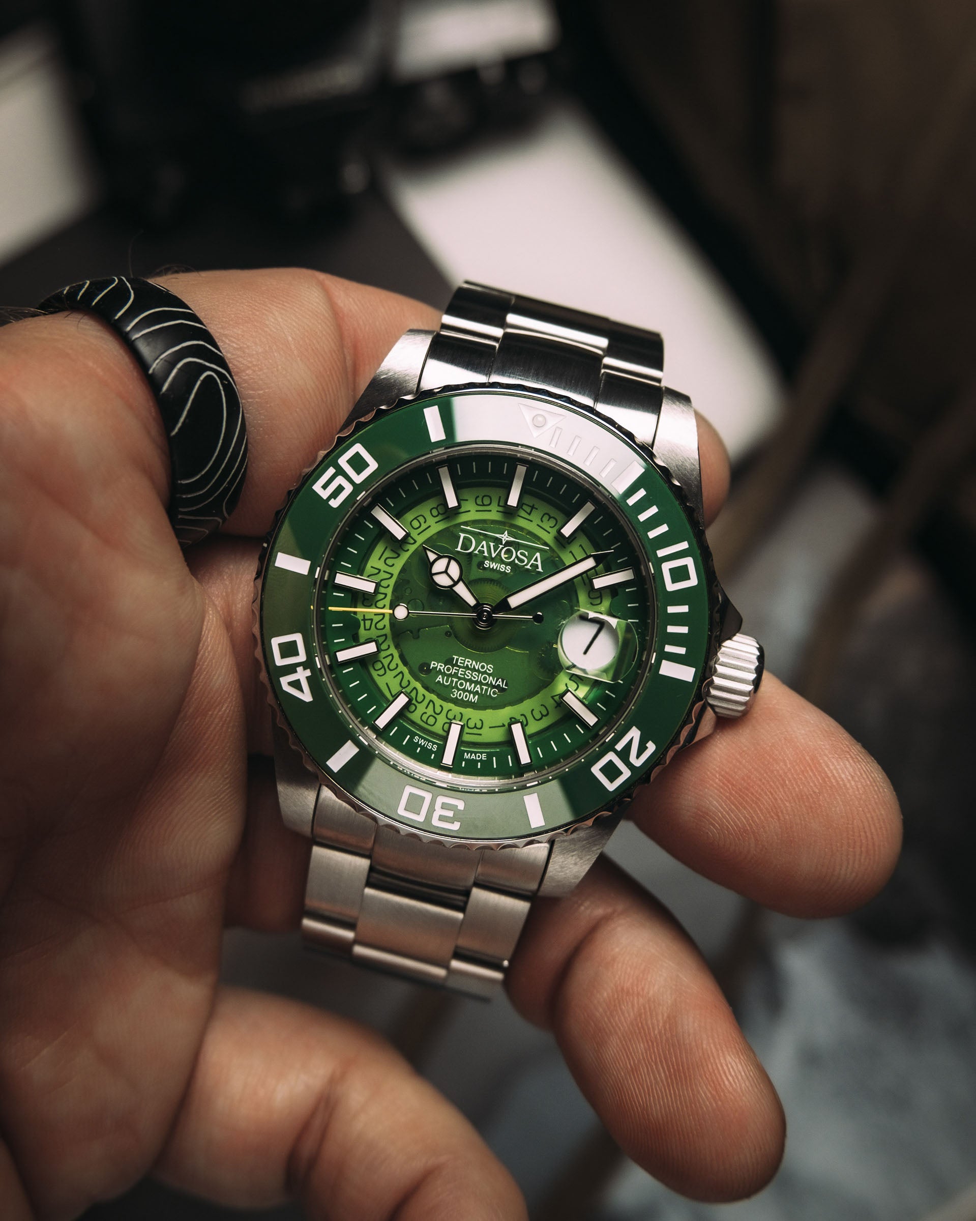 Ternos Professional Auto Nebulous 300m Green Diving Watch 16153570 Diver Davosa USA Official Distributor. Prices are Final. Tax & duties included.