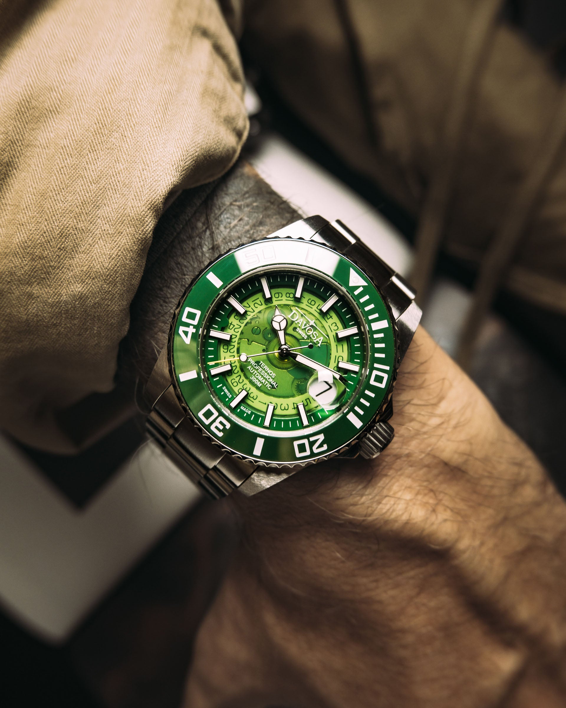 Ternos Professional Auto Nebulous 300m Green Diving Watch 16153570 Diver Davosa USA Official Distributor. Prices are Final. Tax & duties included.