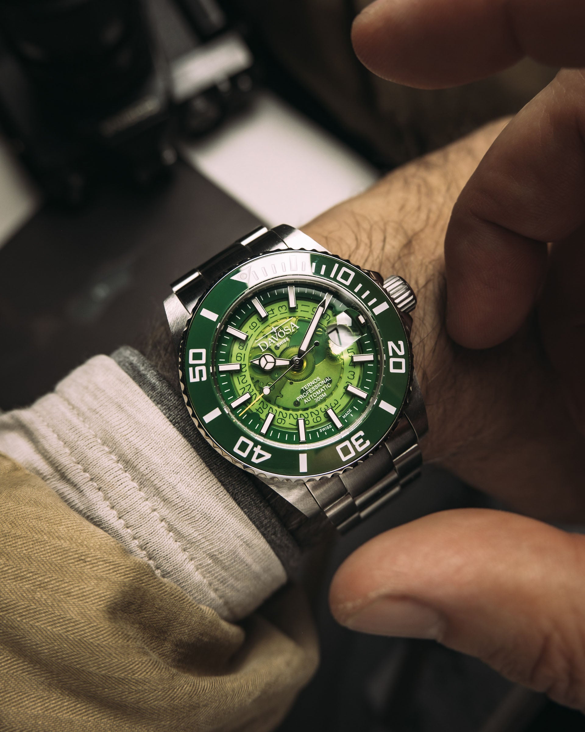 Ternos Professional Auto Nebulous 300m Green Diving Watch 16153570 Diver Davosa USA Official Distributor. Prices are Final. Tax & duties included.