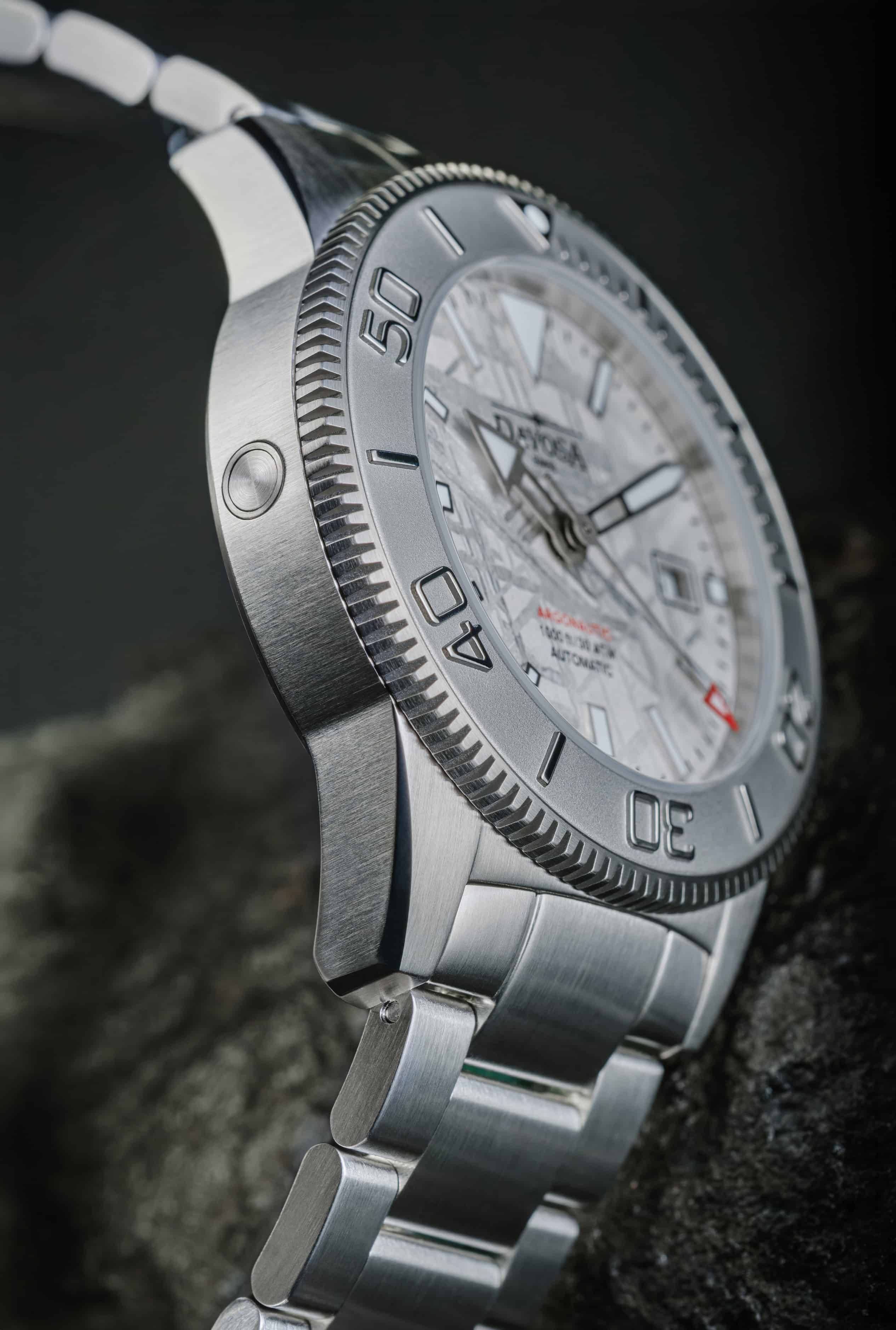Davosa Argonautic Meteorite side profile showing the automatic helium escape valve at 9 o'clock and the dive bezel