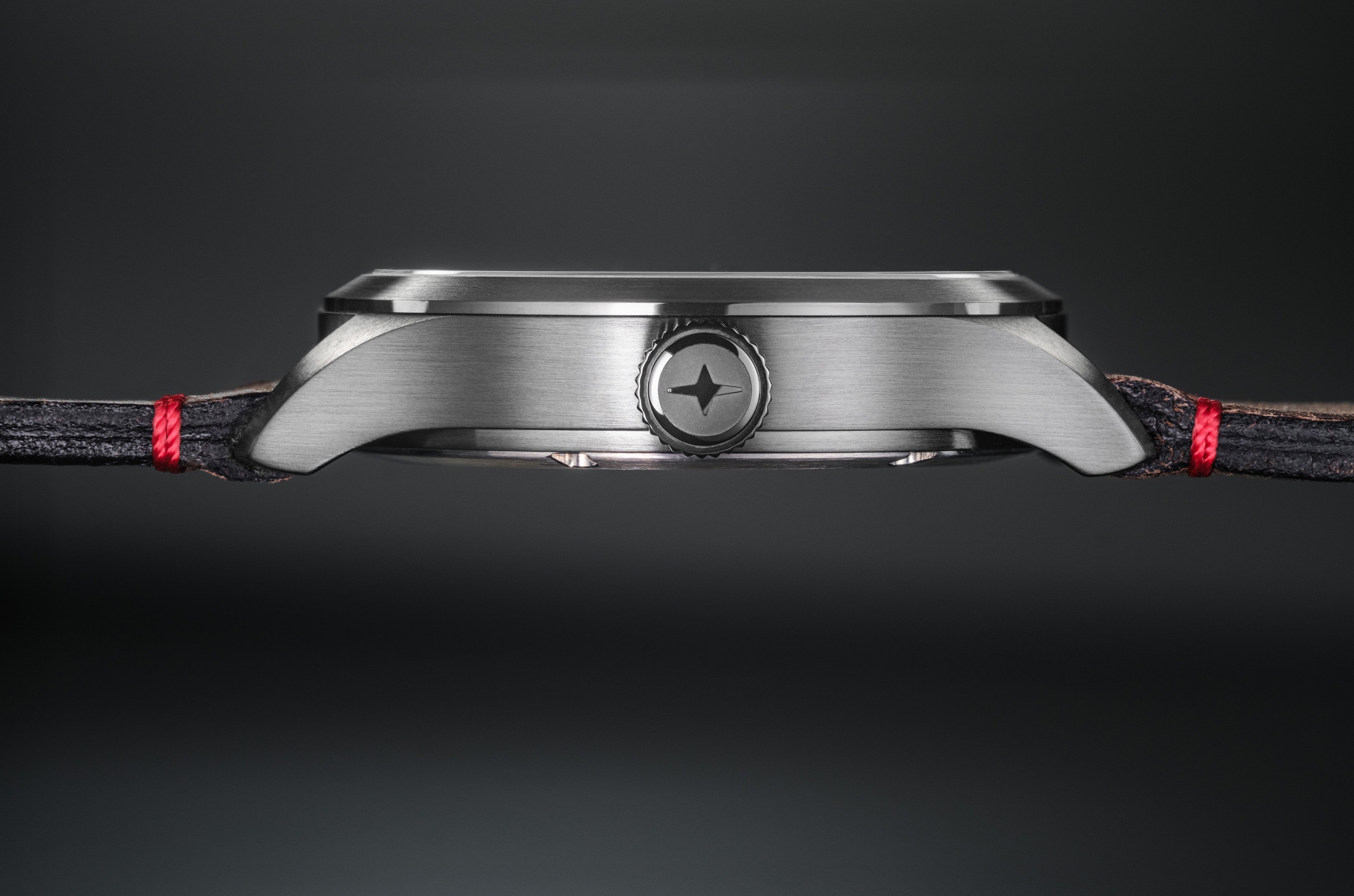 Axis Ref. 161.574.96 - Automatic Men’s Watch with Vintage Italian Leather Strap and Bold Sport Dial Military Davosa USA